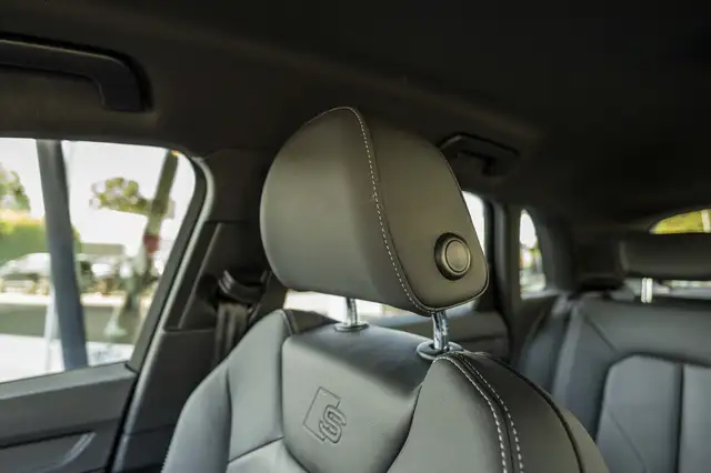 Audi Q3 view 11