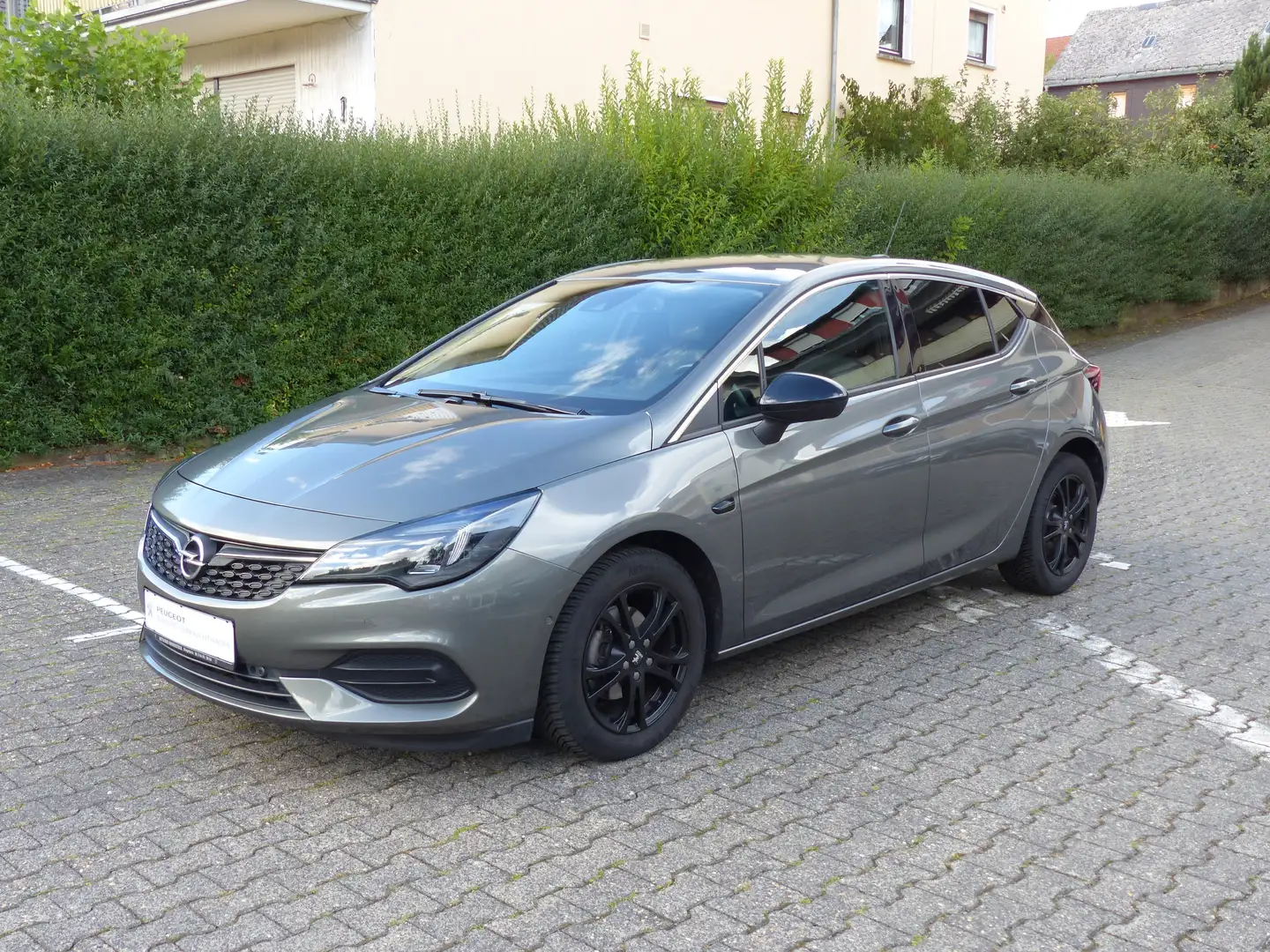 Opel Astra Elegance 1.2 Turbo Grau - 1