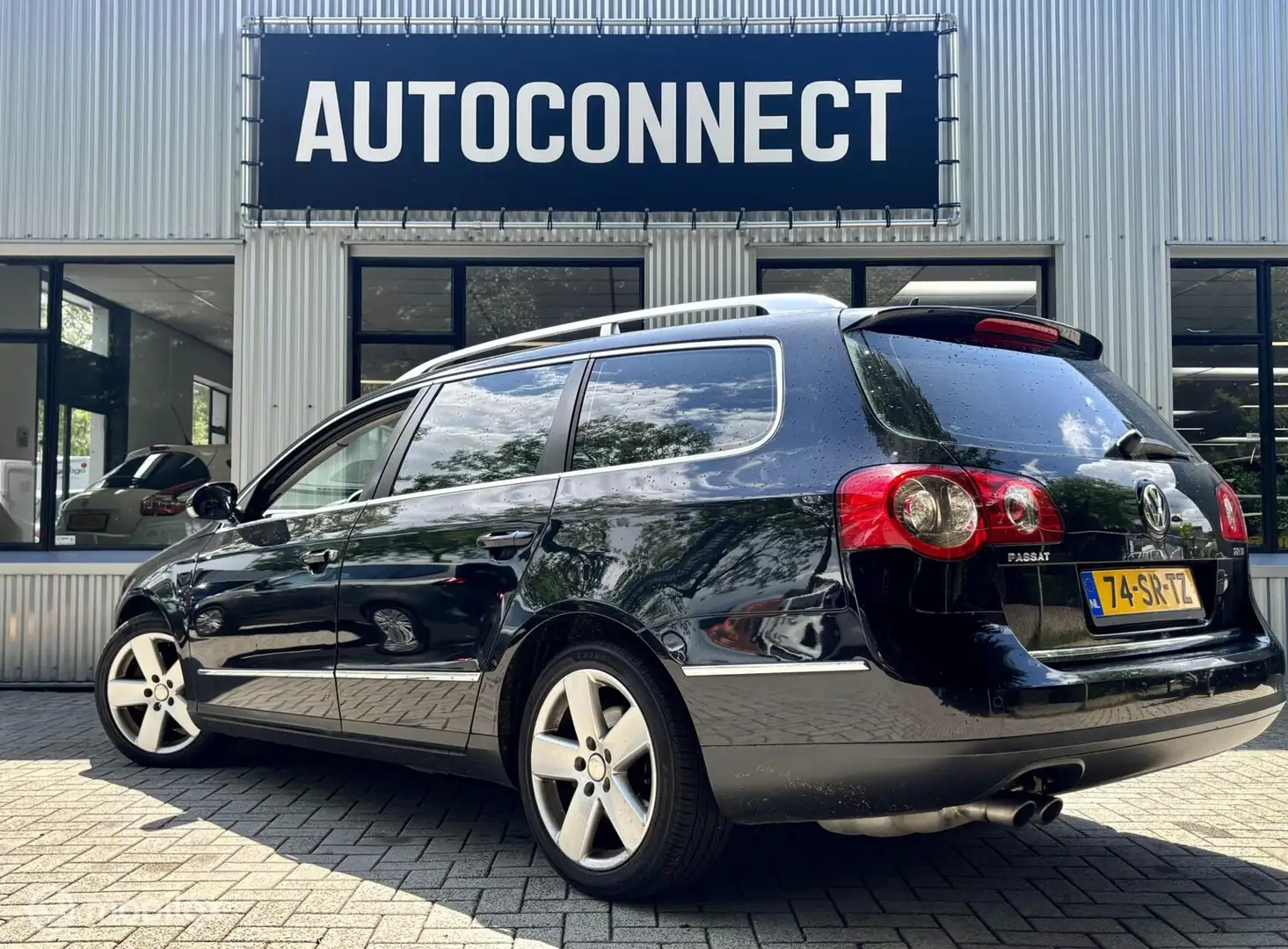 Volkswagen Passat Variant 2.0 FSI Highline Zwart - 2