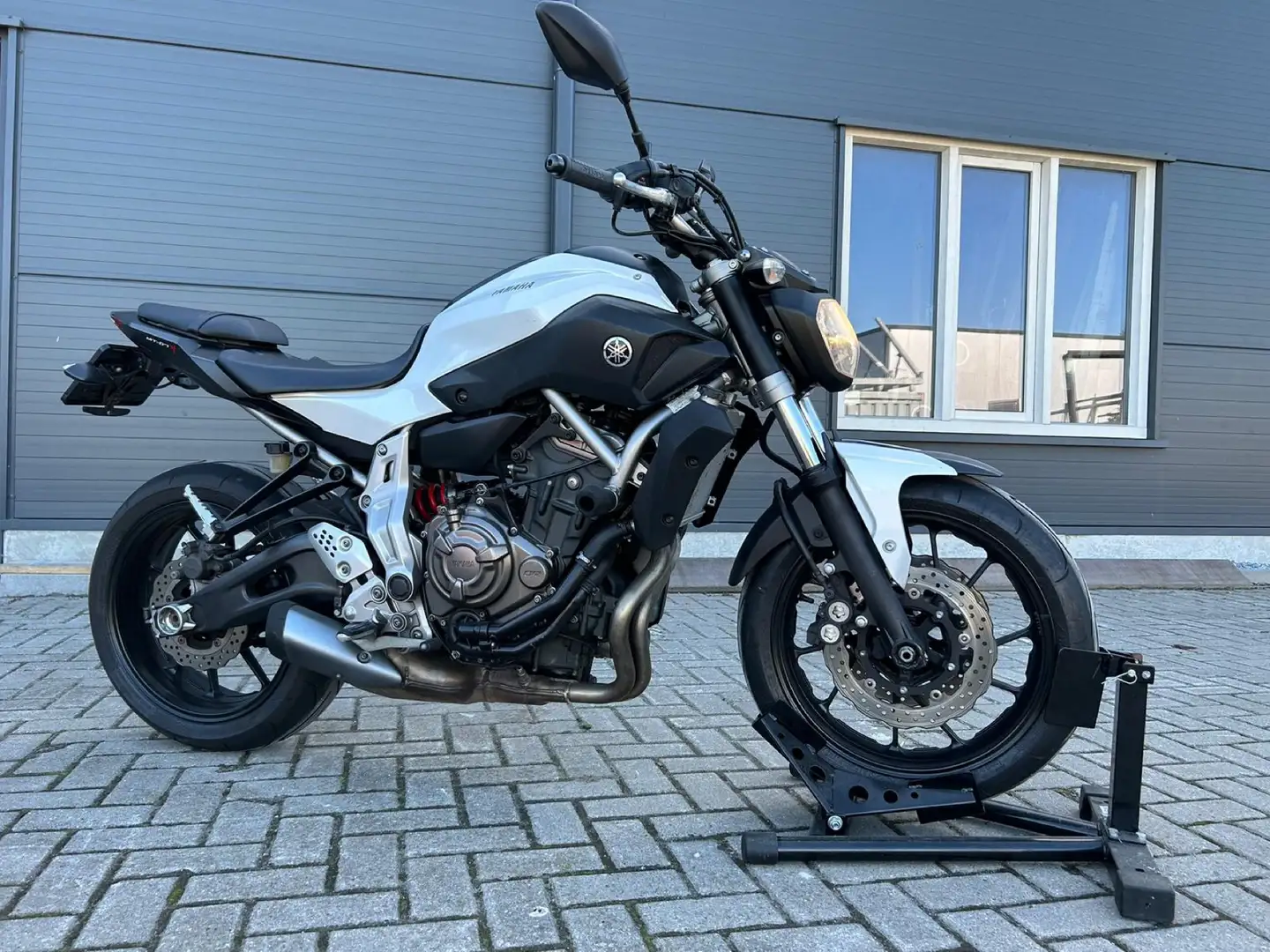 Yamaha MT-07 Wit - 2