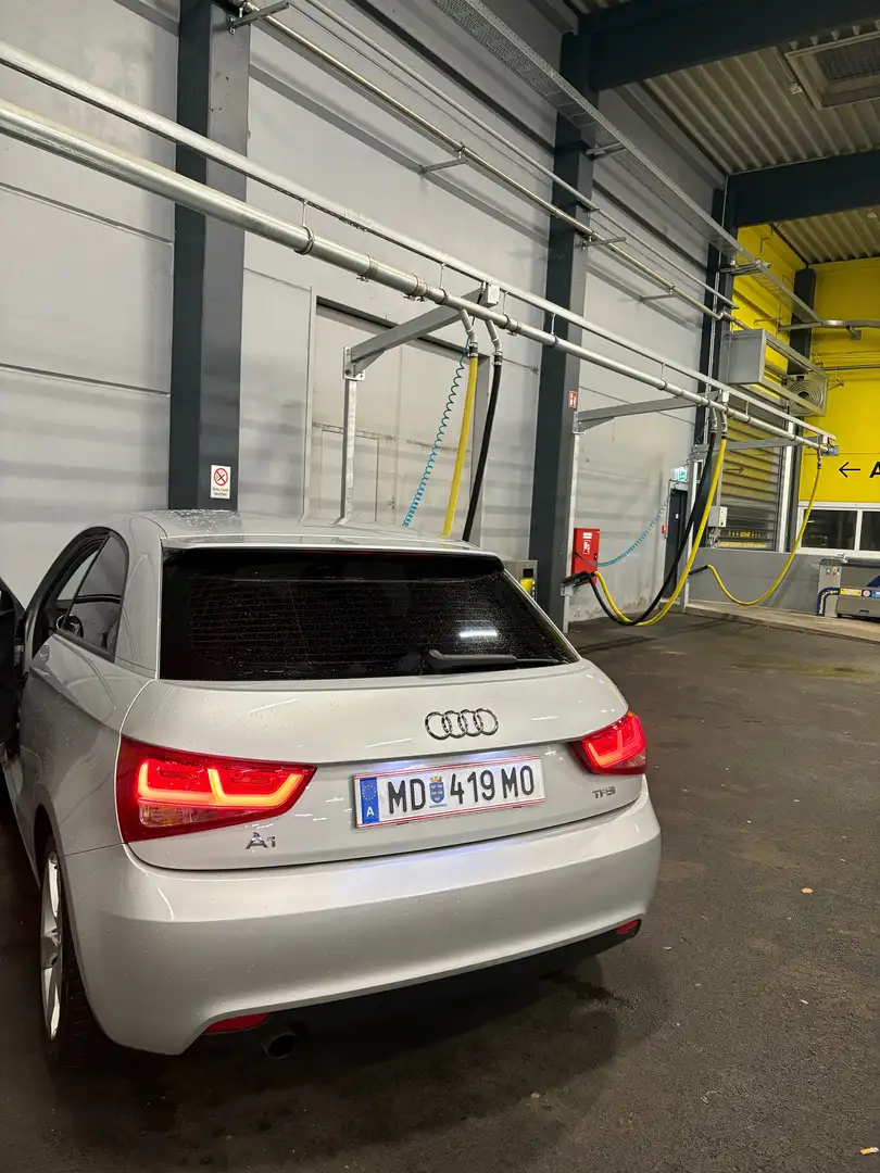 Audi A1 A1 1,2 TFSI Attraction Attraction Silber - 2