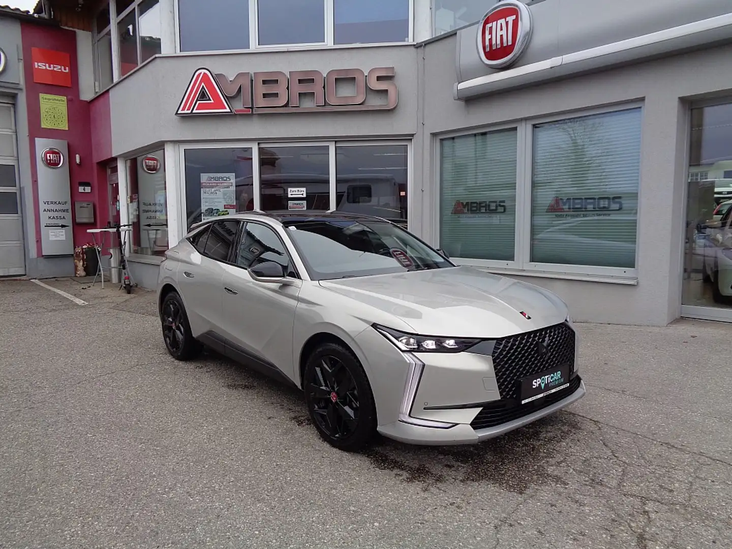 DS Automobiles DS 4 BlueHDi 130 Diesel S&S EAT8 Performance Line Sc... Silber - 1