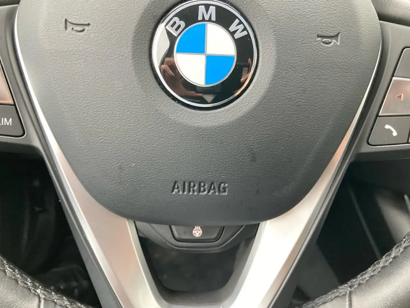BMW 320 Luxury Line Schwarz - 2
