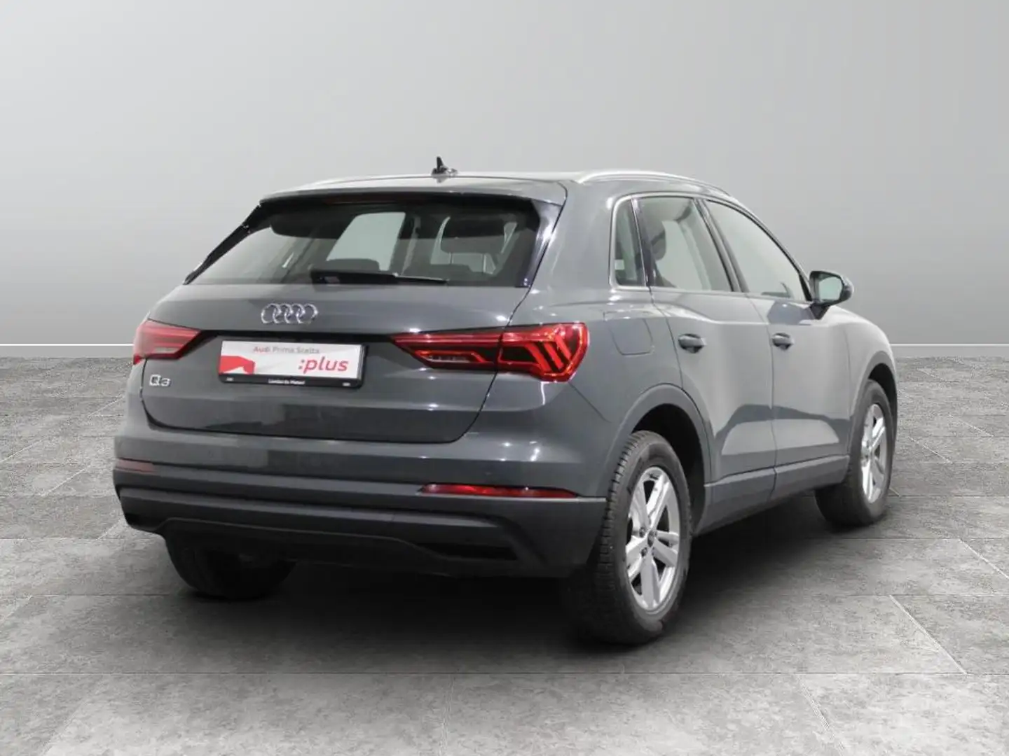 Audi Q3 35 1.5 tfsi mhev Business s-tronic Grau - 2