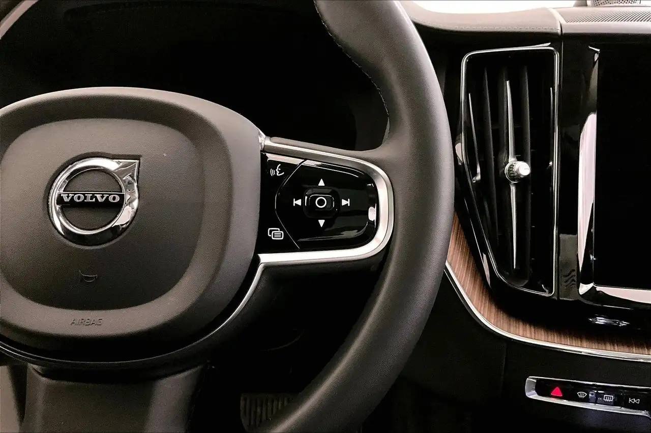 Volvo XC60 снимка Volvo XC60
