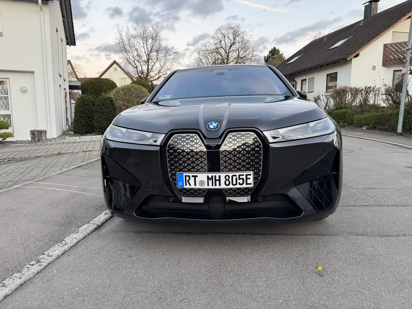 BMW iX iX xDrive40 Edition Garantie bis 11/2028 Grau - 1
