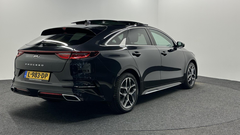 Kia ProCeed / pro_cee'd 1.5 T-GDI GT-Line PANO CAMERA CRUISE CARPLAY NAVI — photo 3