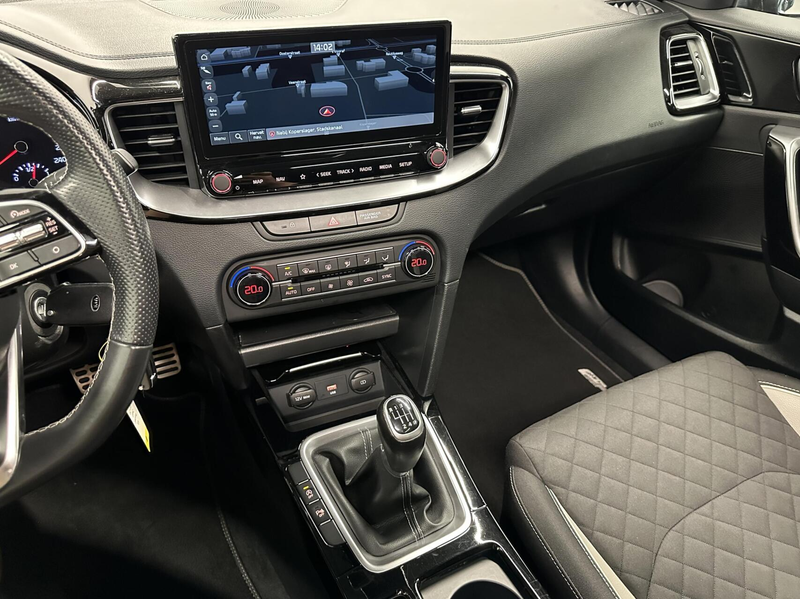 Kia ProCeed / pro_cee'd 1.5 T-GDI GT-Line PANO CAMERA CRUISE CARPLAY NAVI — photo 12