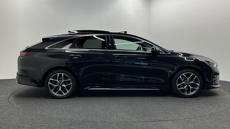 Kia ProCeed / pro_cee'd 1.5 T-GDI GT-Line PANO CAMERA CRUISE CARPLAY NAVI — photo 2