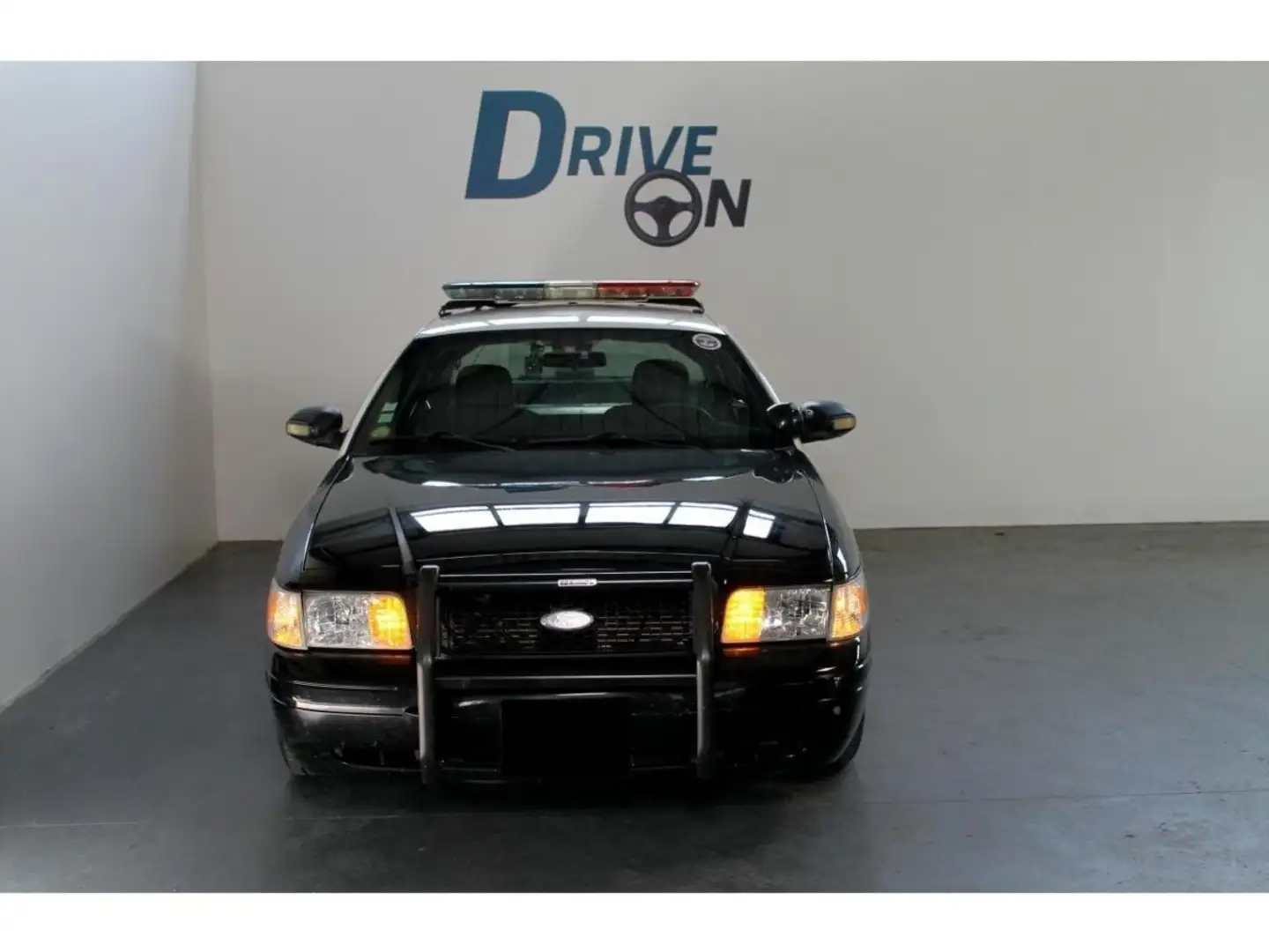 Ford Crown Crown VictoriPolice Interceptor - 2