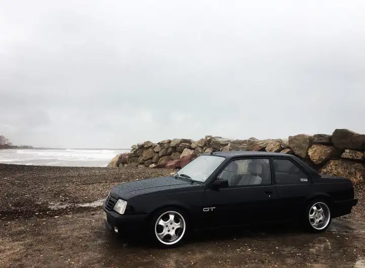 Opel Ascona 1.8i GT