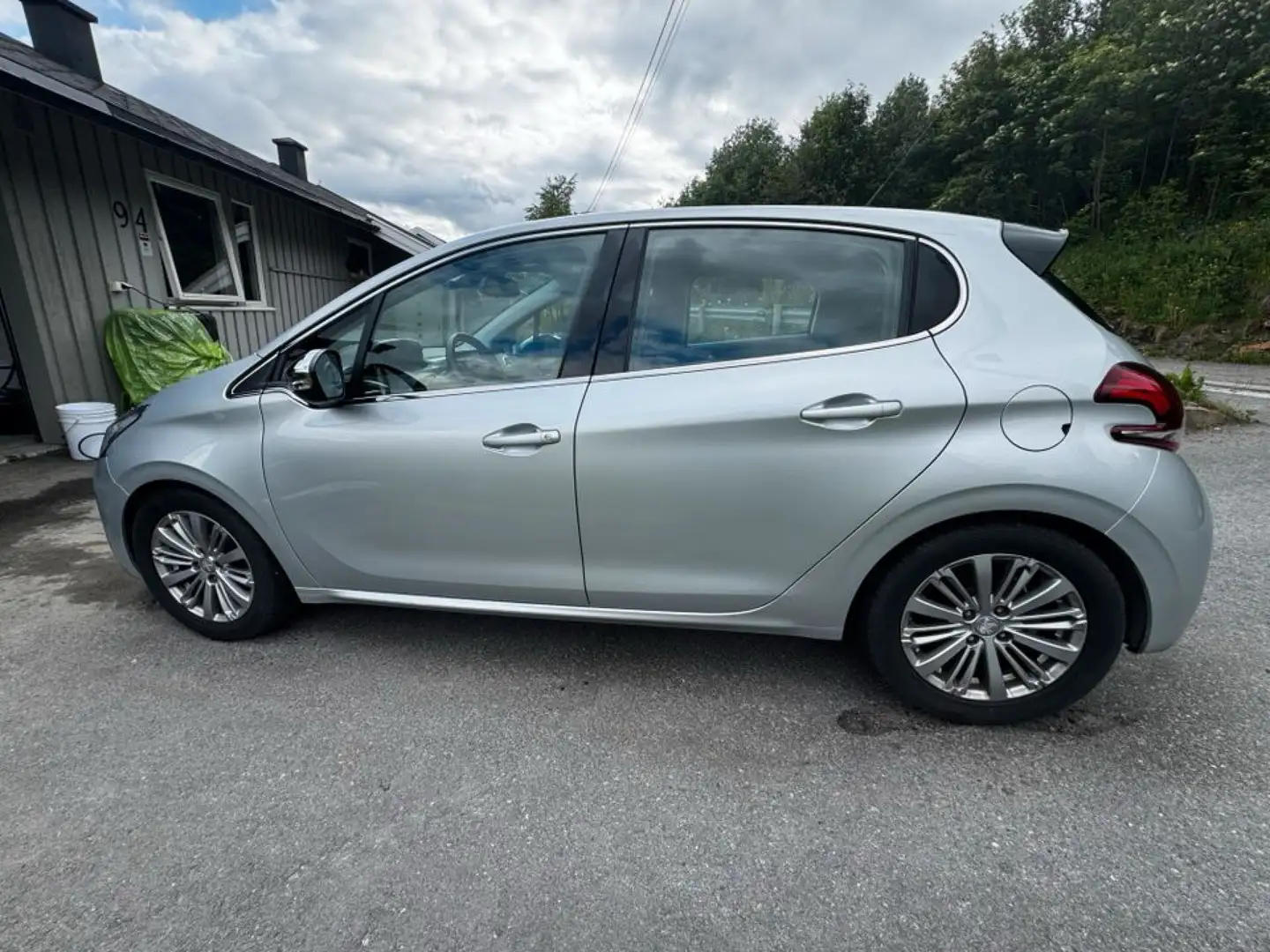 Peugeot 208 1.2 PureTech 110ch S&S BVM5 Allure - 1