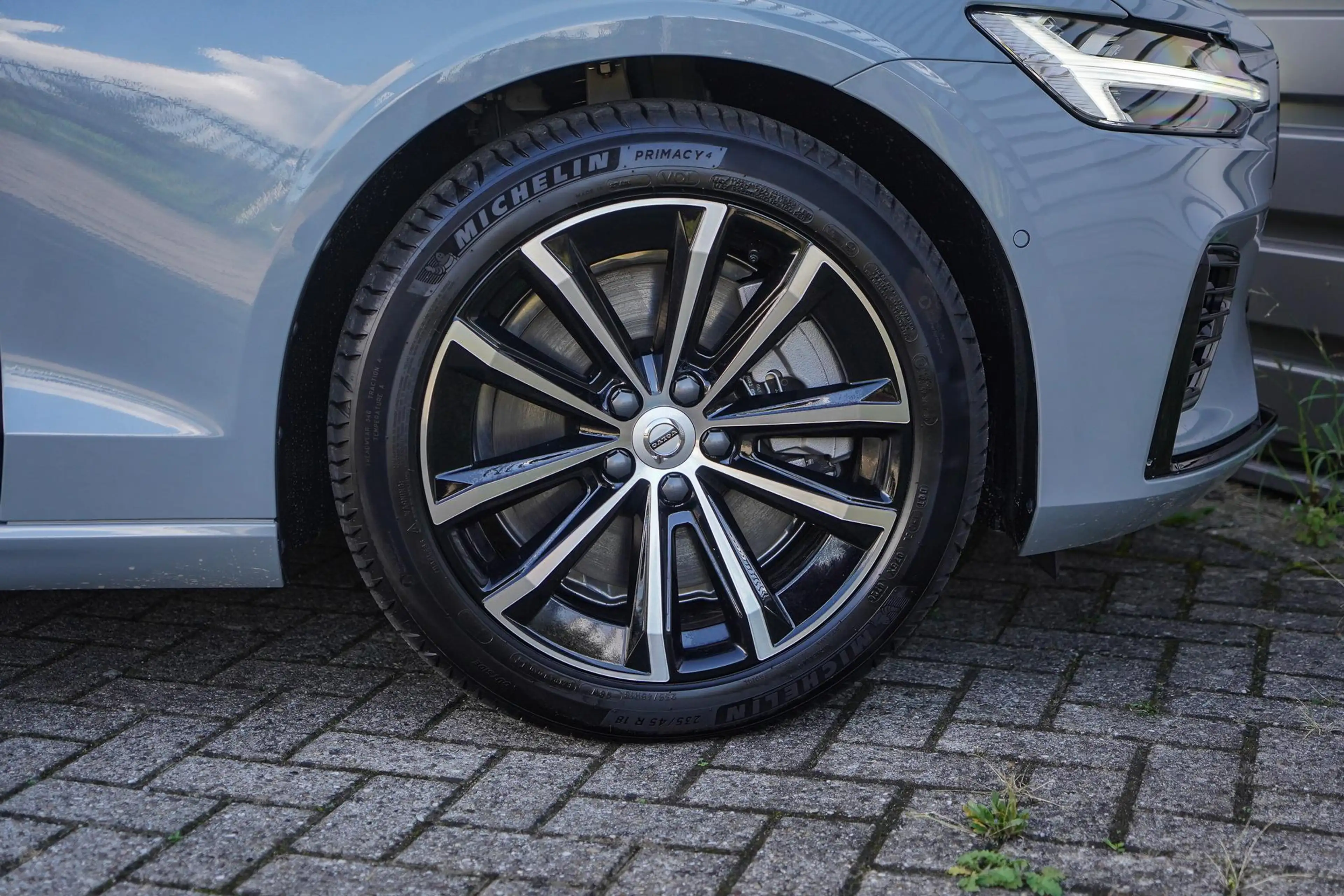 Volvo V60 2.0 T8 Plug-in hybrid AWD Ultra Dark | Google on B — photo 7