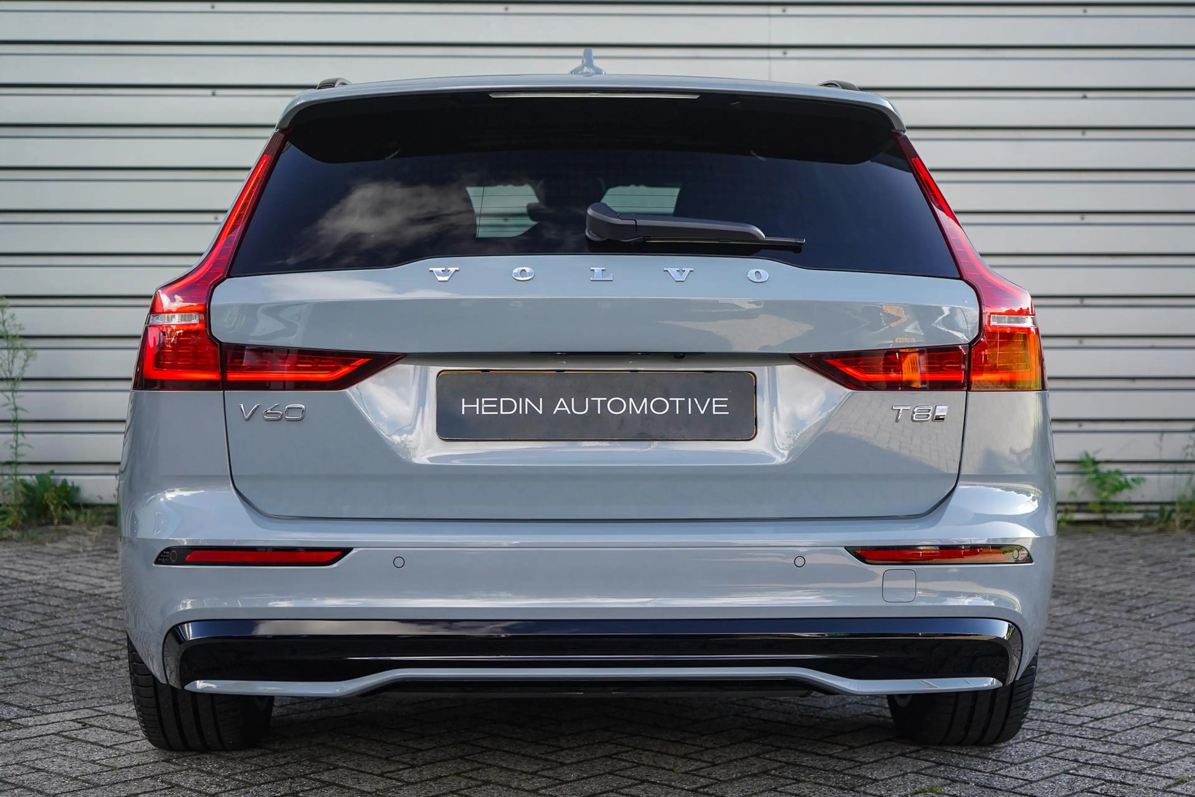 Volvo V60 2.0 T8 Plug-in hybrid AWD Ultra Dark | Google on B — photo 5