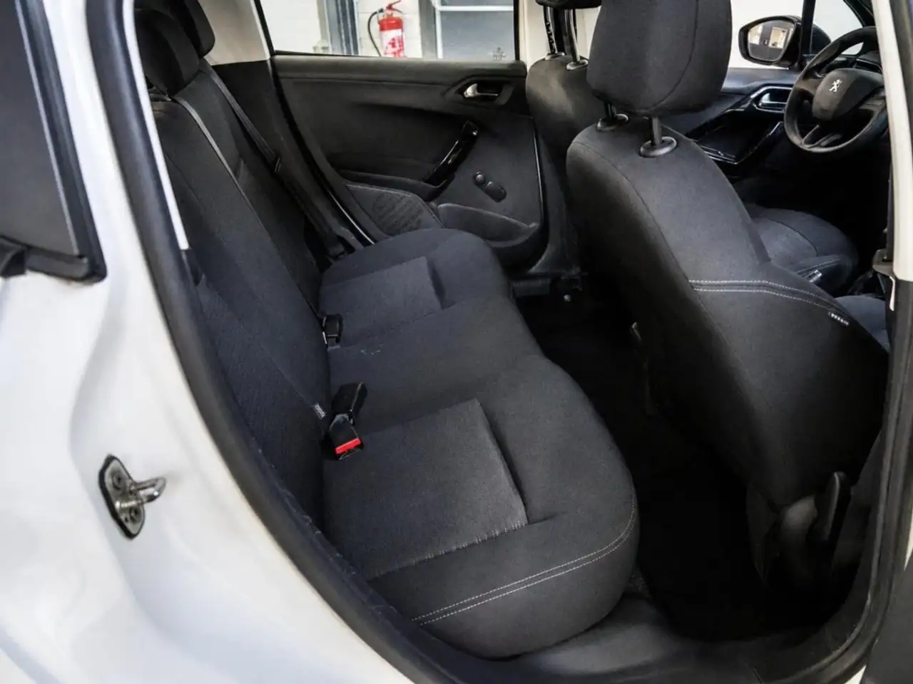 Peugeot 208 208 — photo 9