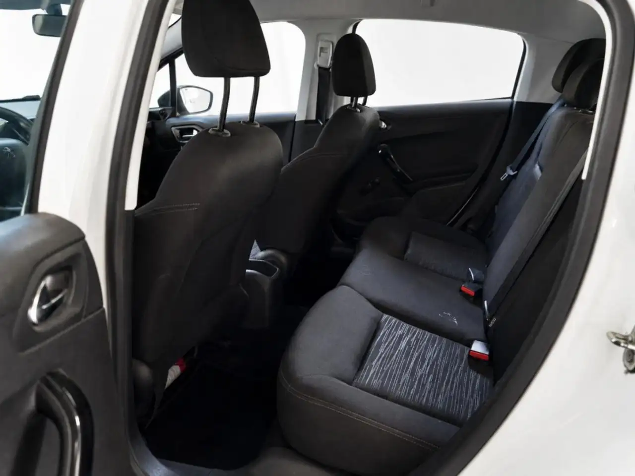 Peugeot 208 208 — photo 8