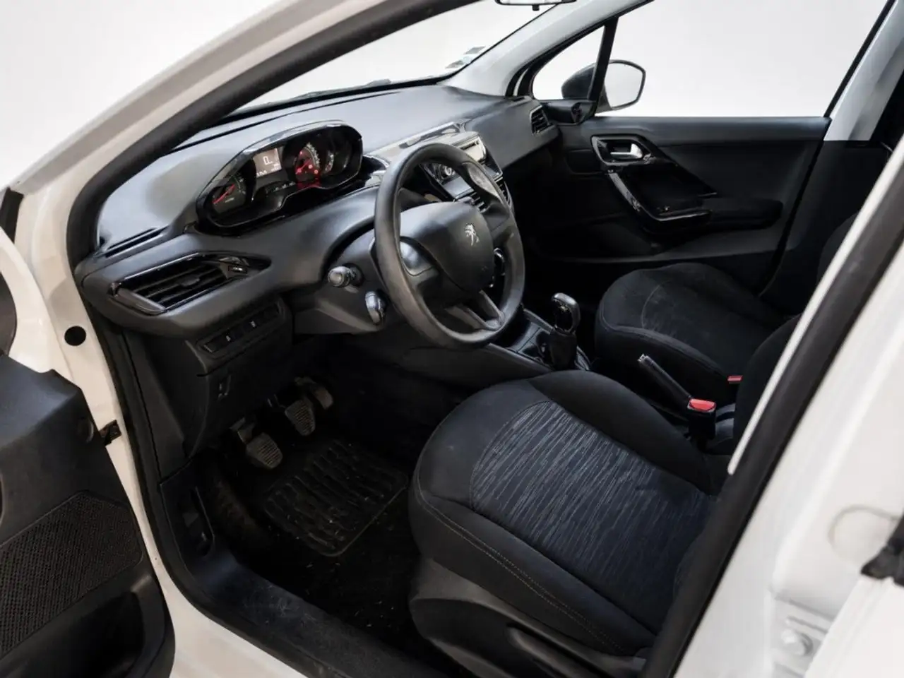 Peugeot 208 208 — photo 6