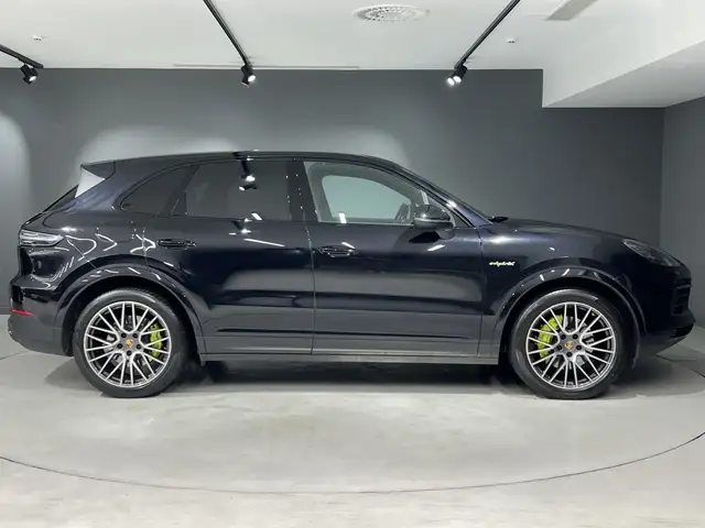 Porsche Cayenne view 6