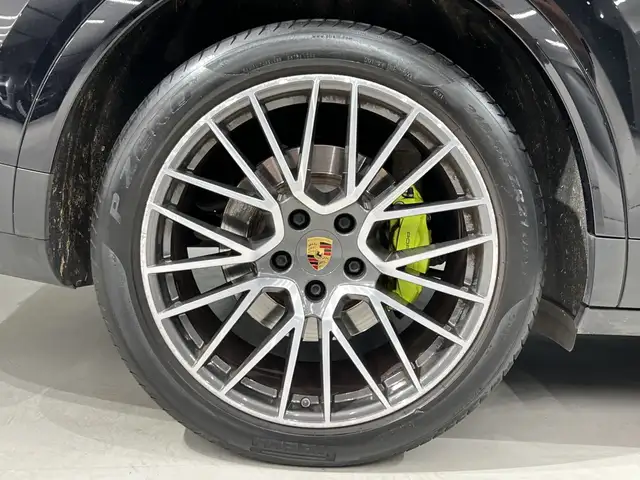 Porsche Cayenne view 10