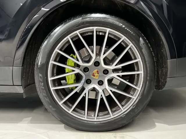 Porsche Cayenne view 12