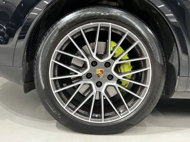 Porsche Cayenne view 9