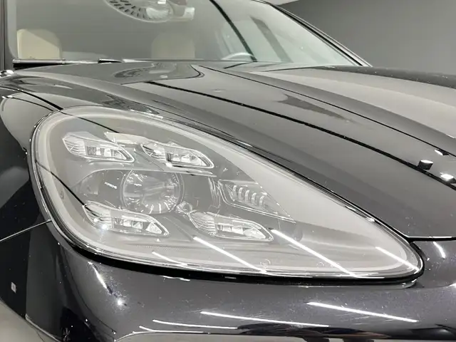 Porsche Cayenne view 14