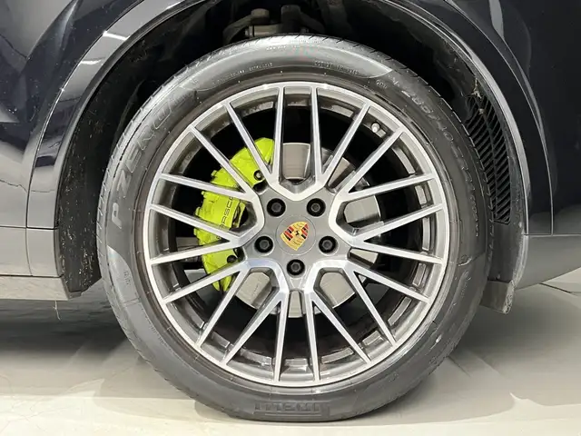Porsche Cayenne view 11