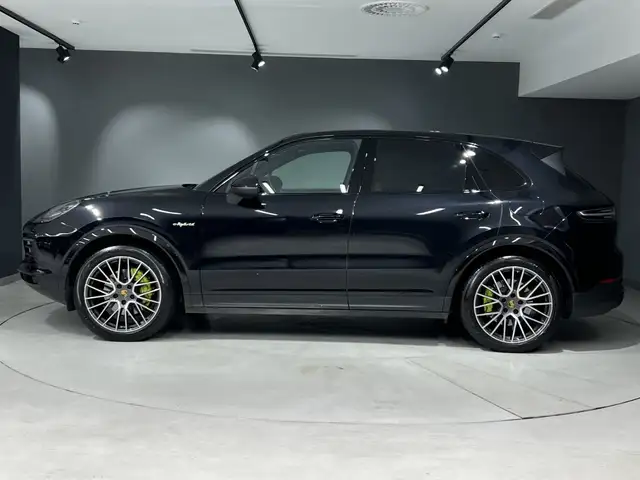 Porsche Cayenne view 2