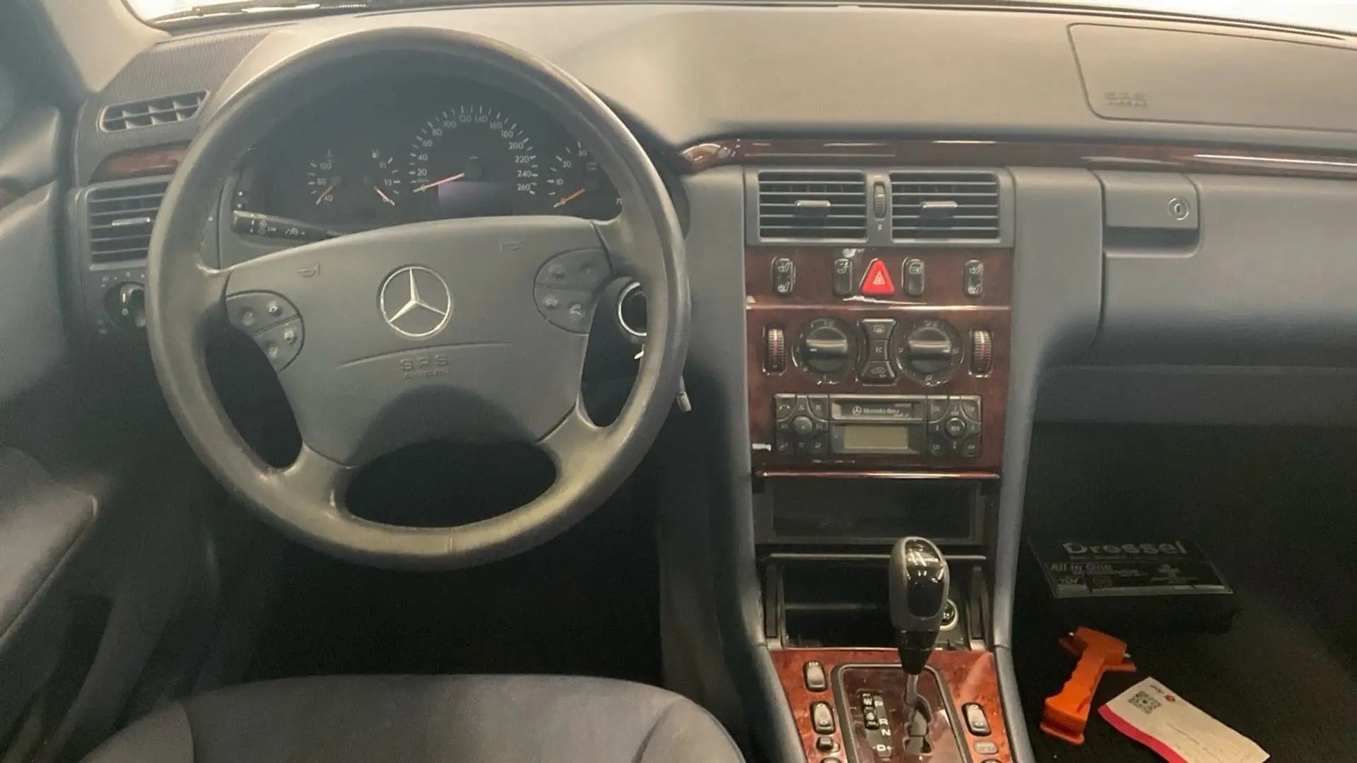 Mercedes-Benz E 200 Elegance Automatik,lücknlos S.heft,1Besitz Plateado - 2