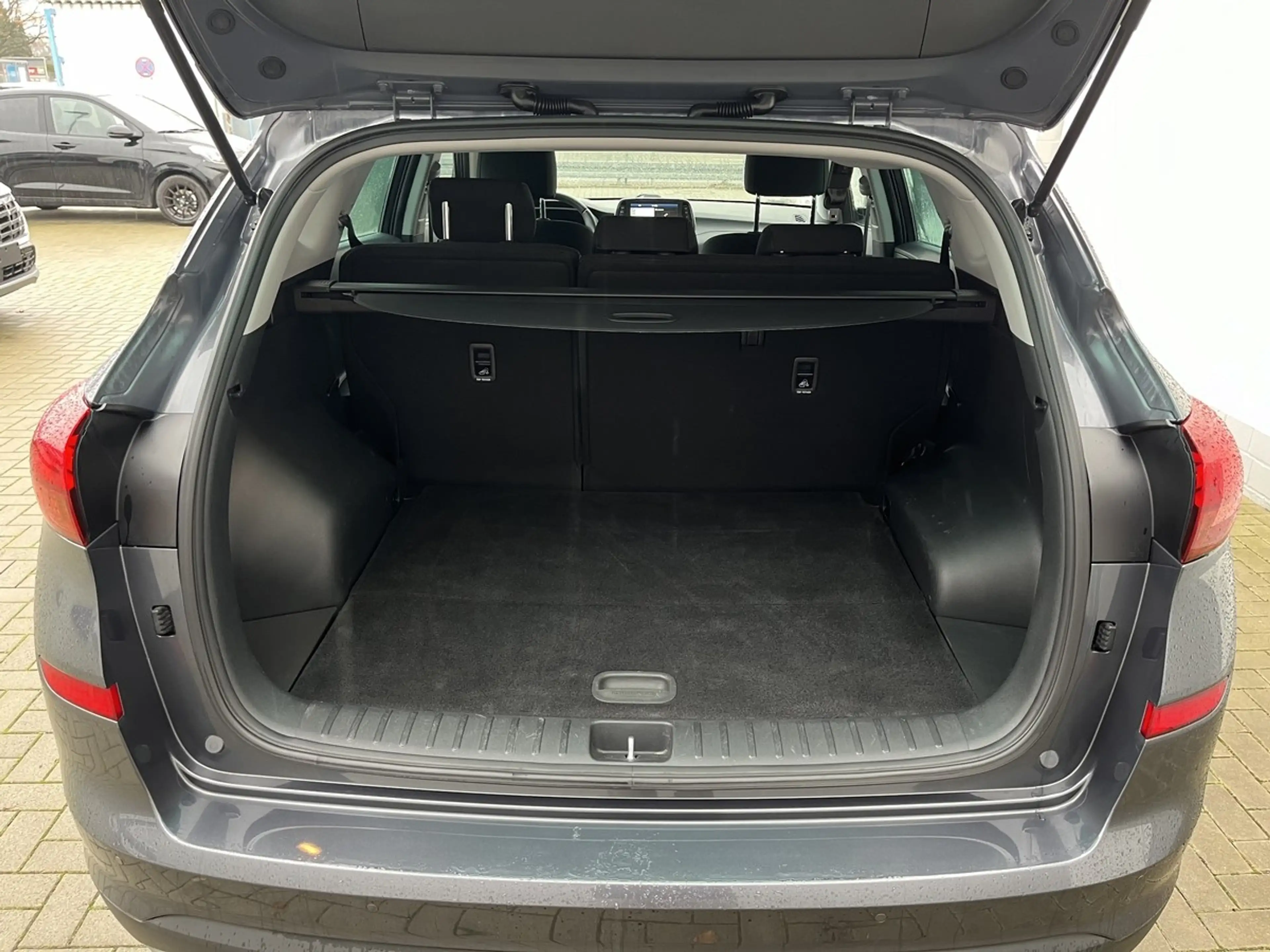 Hyundai TUCSON 1.6 TREND AUTOM*KLIMA*SHZG*NAVI*BTH*ALU*PDC*R-CAM — photo 12