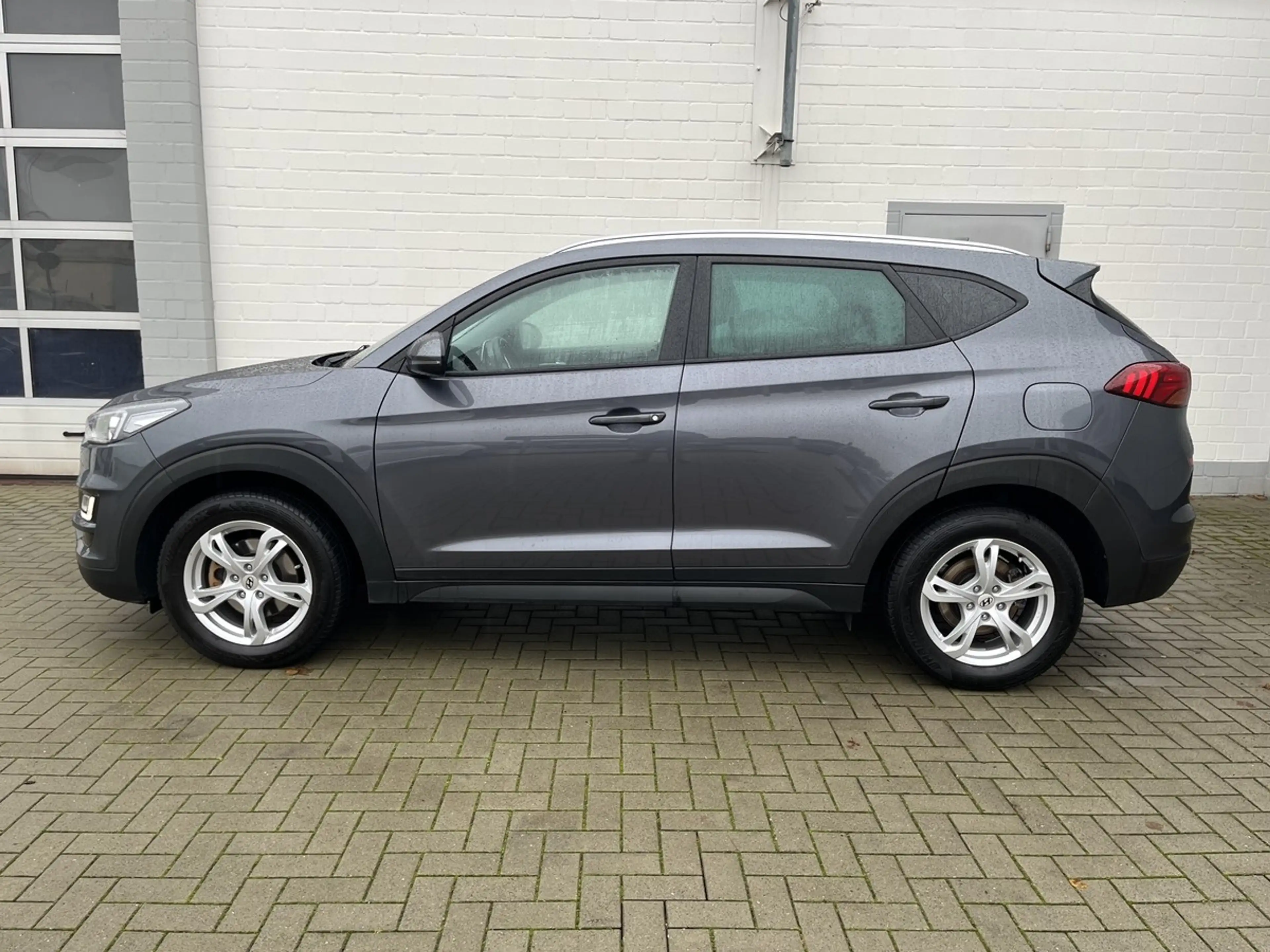 Hyundai TUCSON 1.6 TREND AUTOM*KLIMA*SHZG*NAVI*BTH*ALU*PDC*R-CAM — photo 3