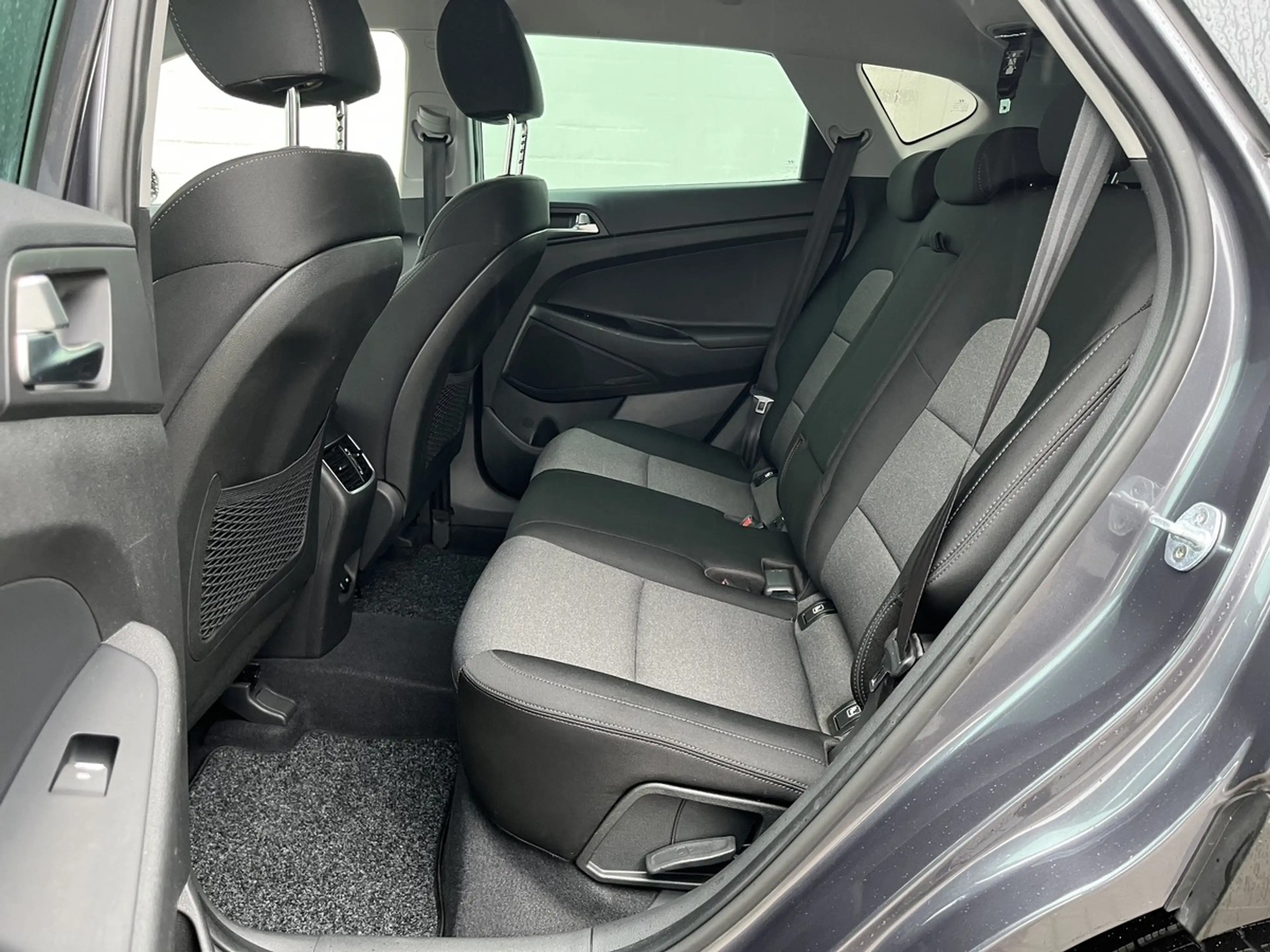 Hyundai TUCSON 1.6 TREND AUTOM*KLIMA*SHZG*NAVI*BTH*ALU*PDC*R-CAM — photo 11