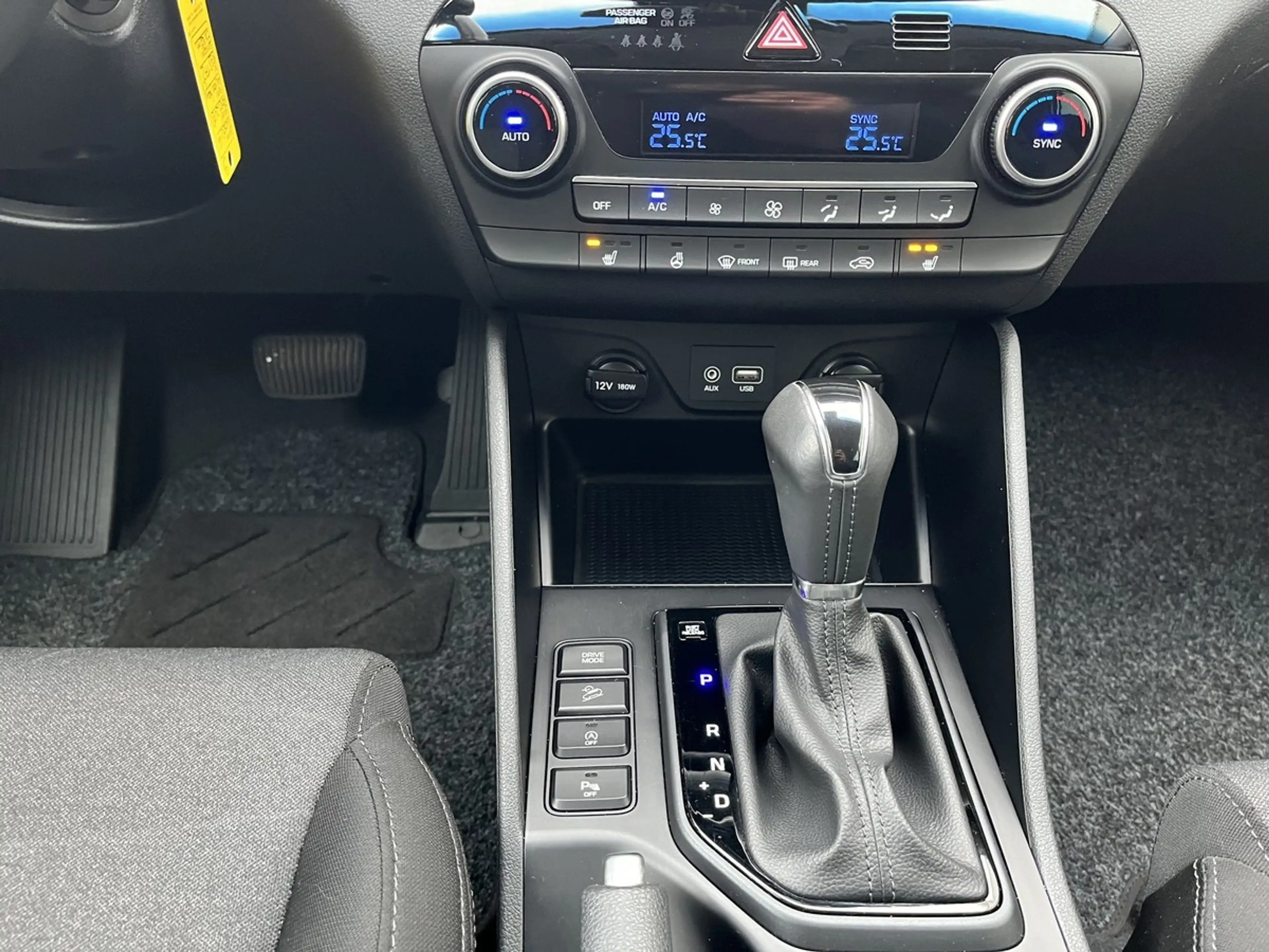 Hyundai TUCSON 1.6 TREND AUTOM*KLIMA*SHZG*NAVI*BTH*ALU*PDC*R-CAM — photo 8