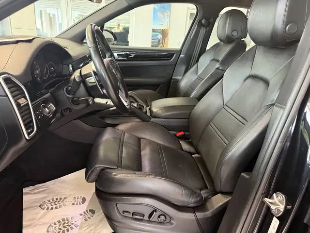 Porsche Cayenne view 12