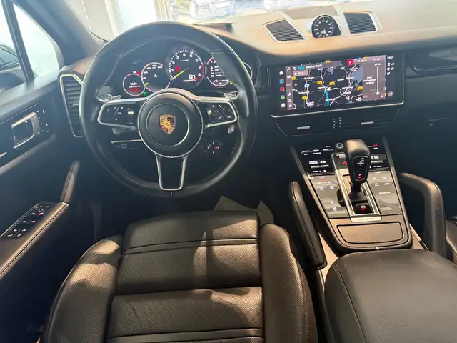 Porsche Cayenne view 10