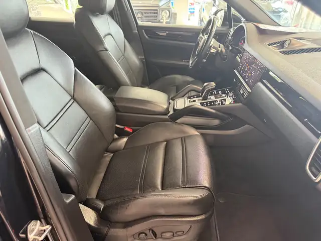 Porsche Cayenne view 11