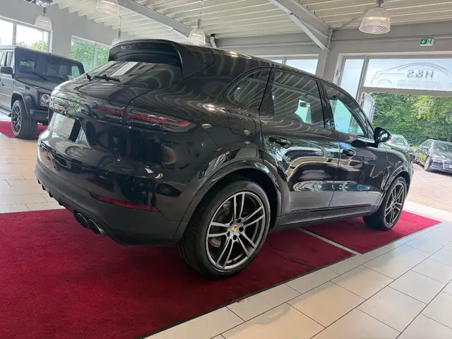 Porsche Cayenne view 4