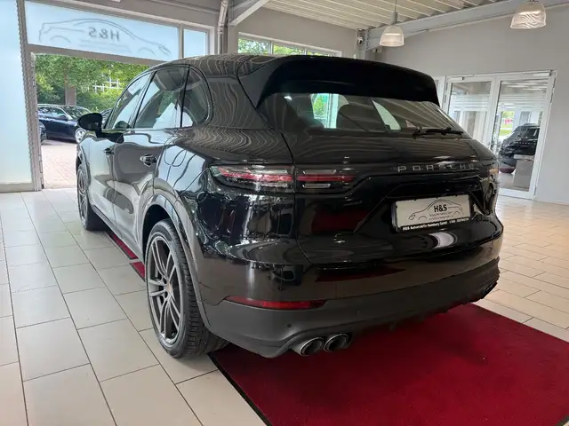 Porsche Cayenne view 8