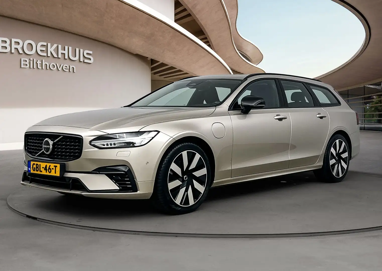Volvo V90 2.0 T6 Plug-in hybrid AWD Ultra Dark | Panoramadak Grijs - 2