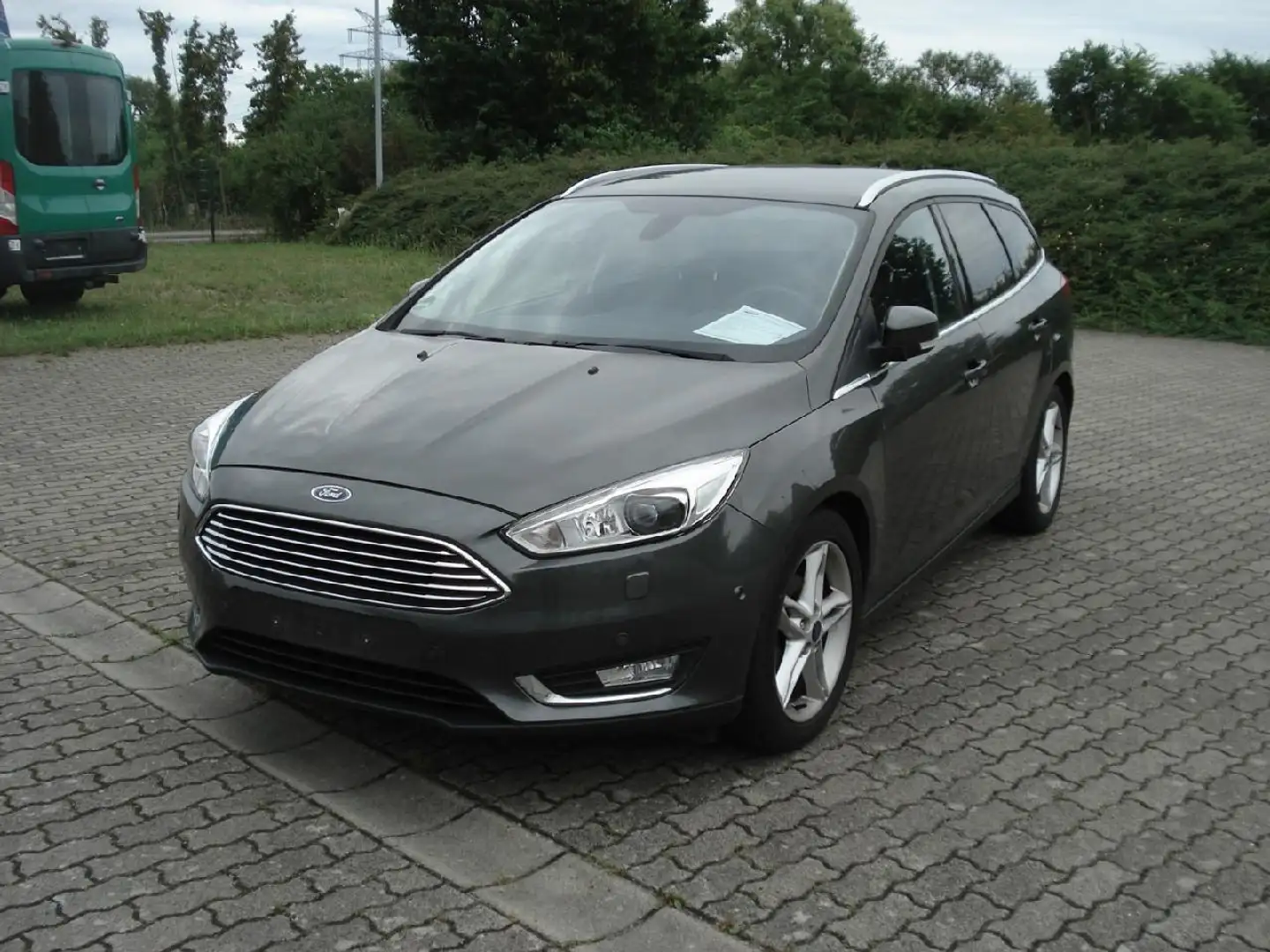 Ford Focus Titanium Grijs - 1