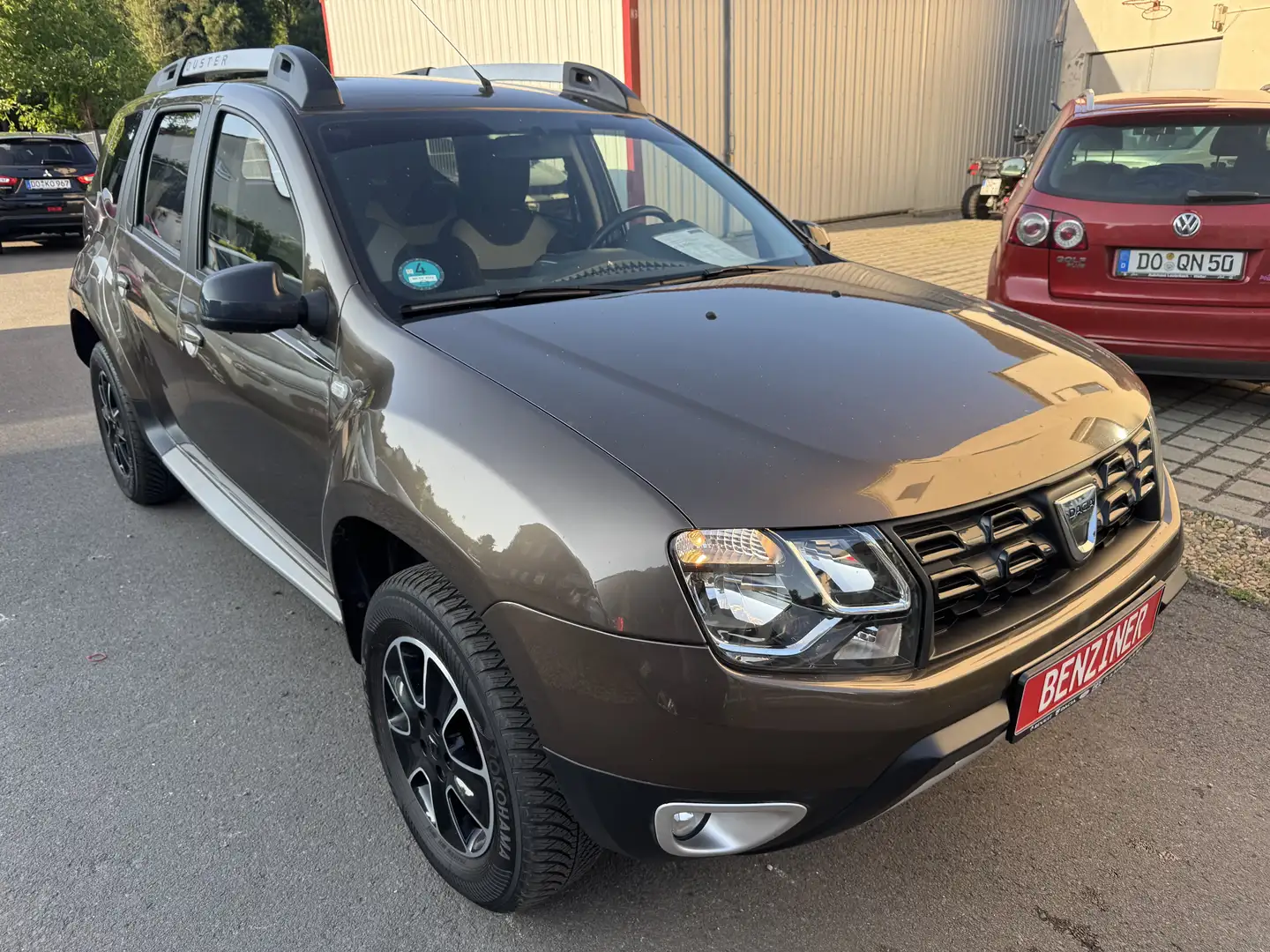 Dacia Duster Black Shadow 4x2/R.Kamera/Navi/Temp./SHZ/Klima/Alu Braun - 2