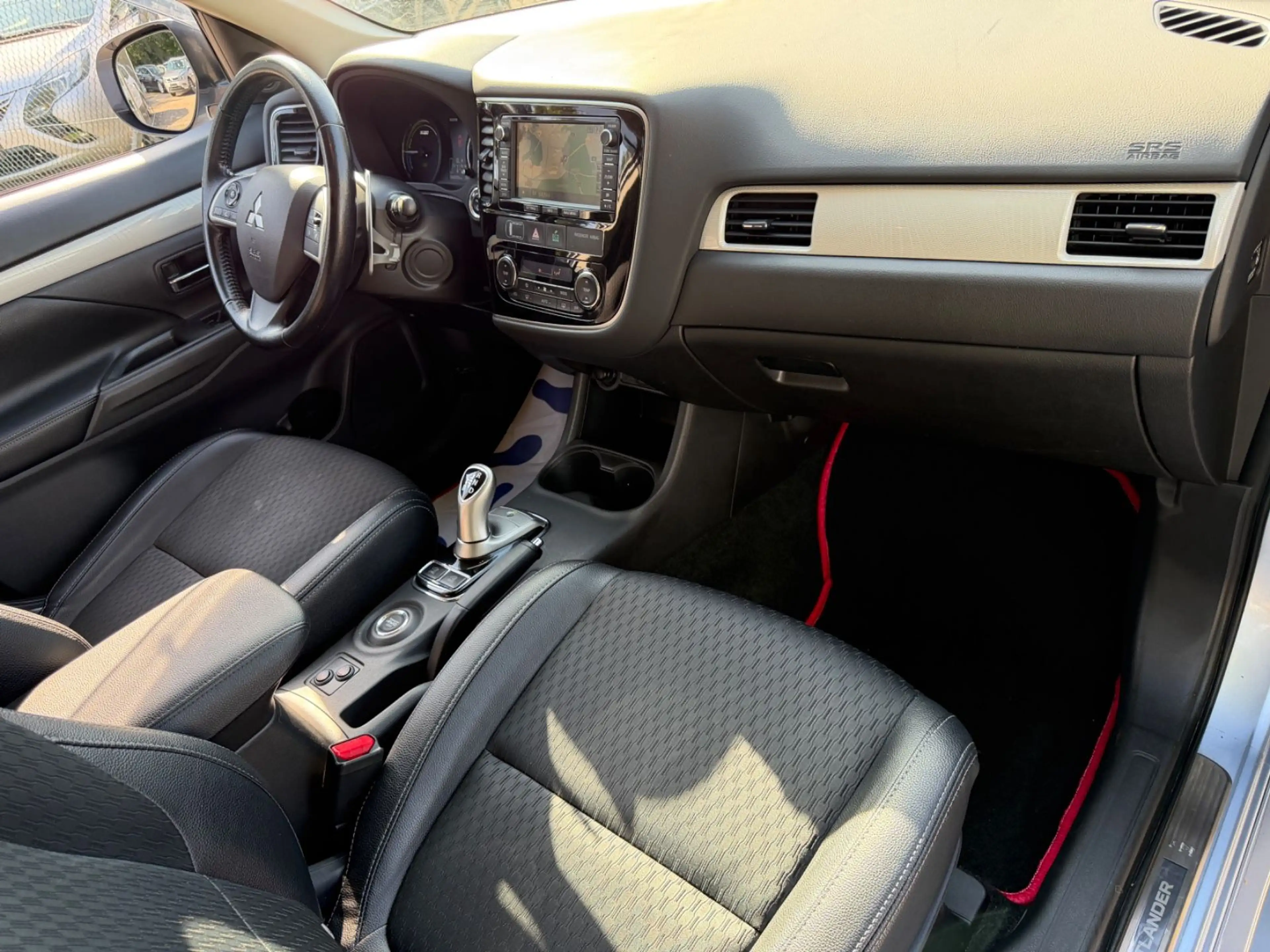 Mitsubishi Outlander PHEV Plus 4WD*SCHECKHEFT*TOP* — photo 14