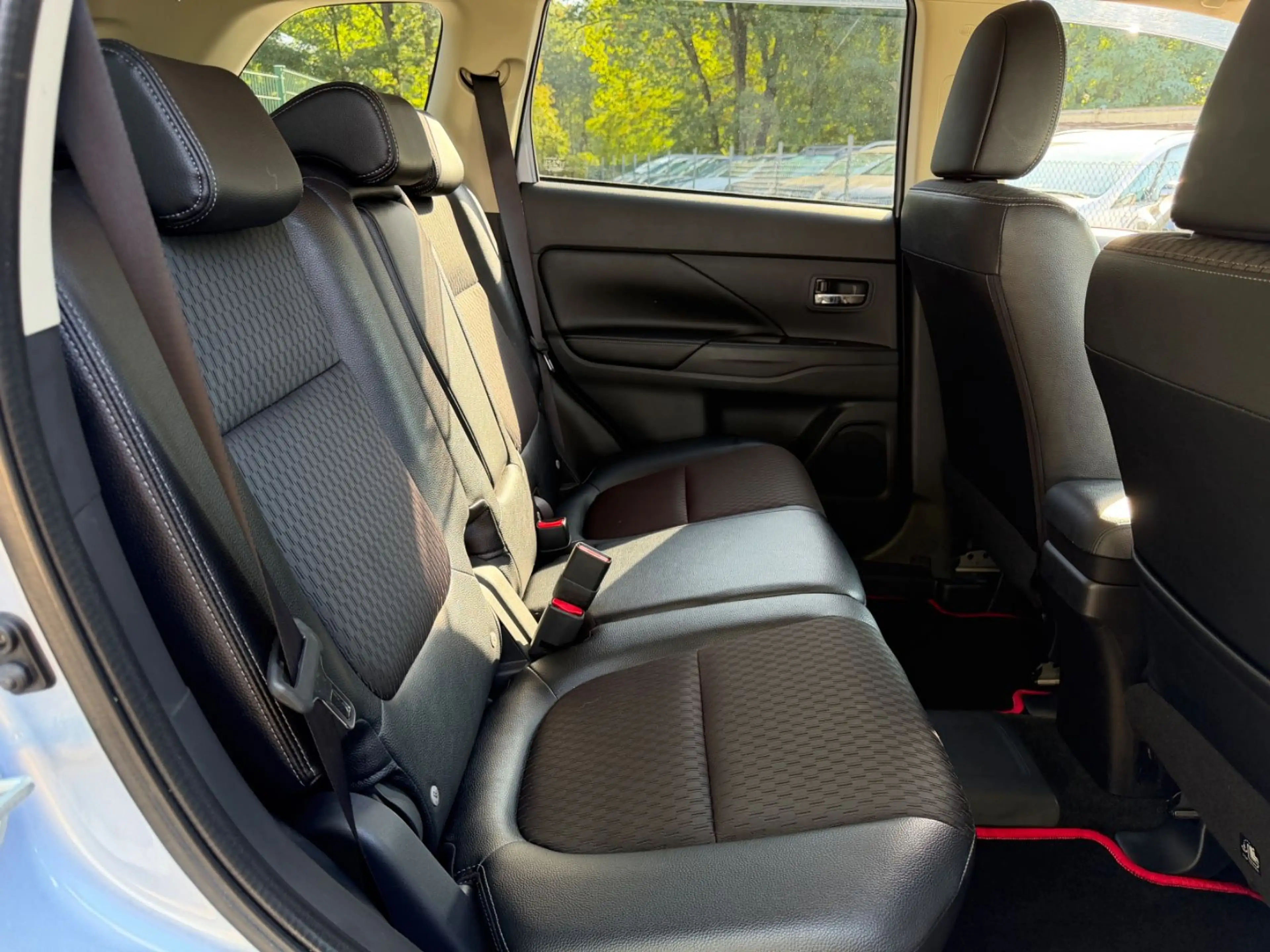Mitsubishi Outlander PHEV Plus 4WD*SCHECKHEFT*TOP* — photo 15