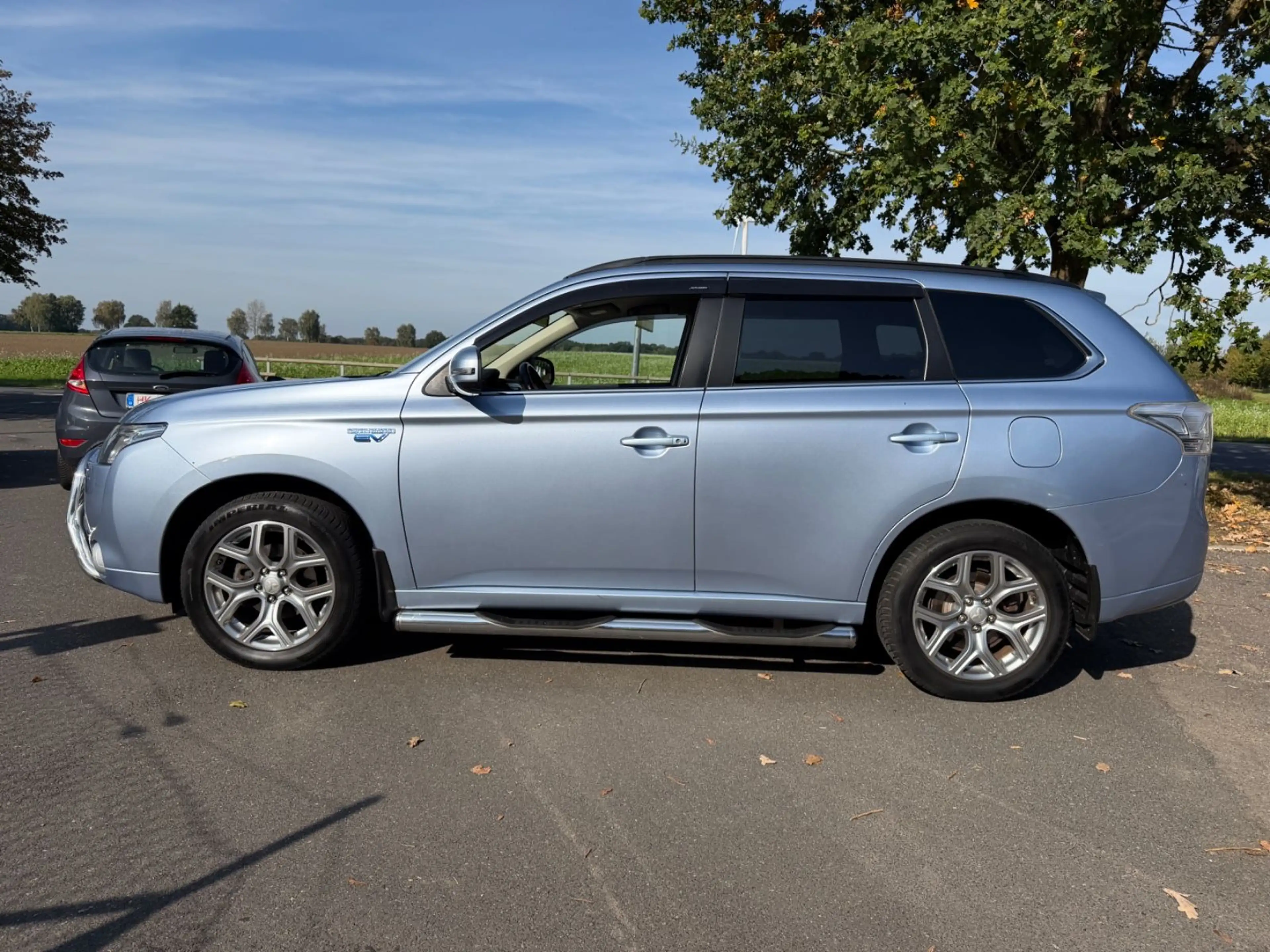 Mitsubishi Outlander PHEV Plus 4WD*SCHECKHEFT*TOP* — photo 2