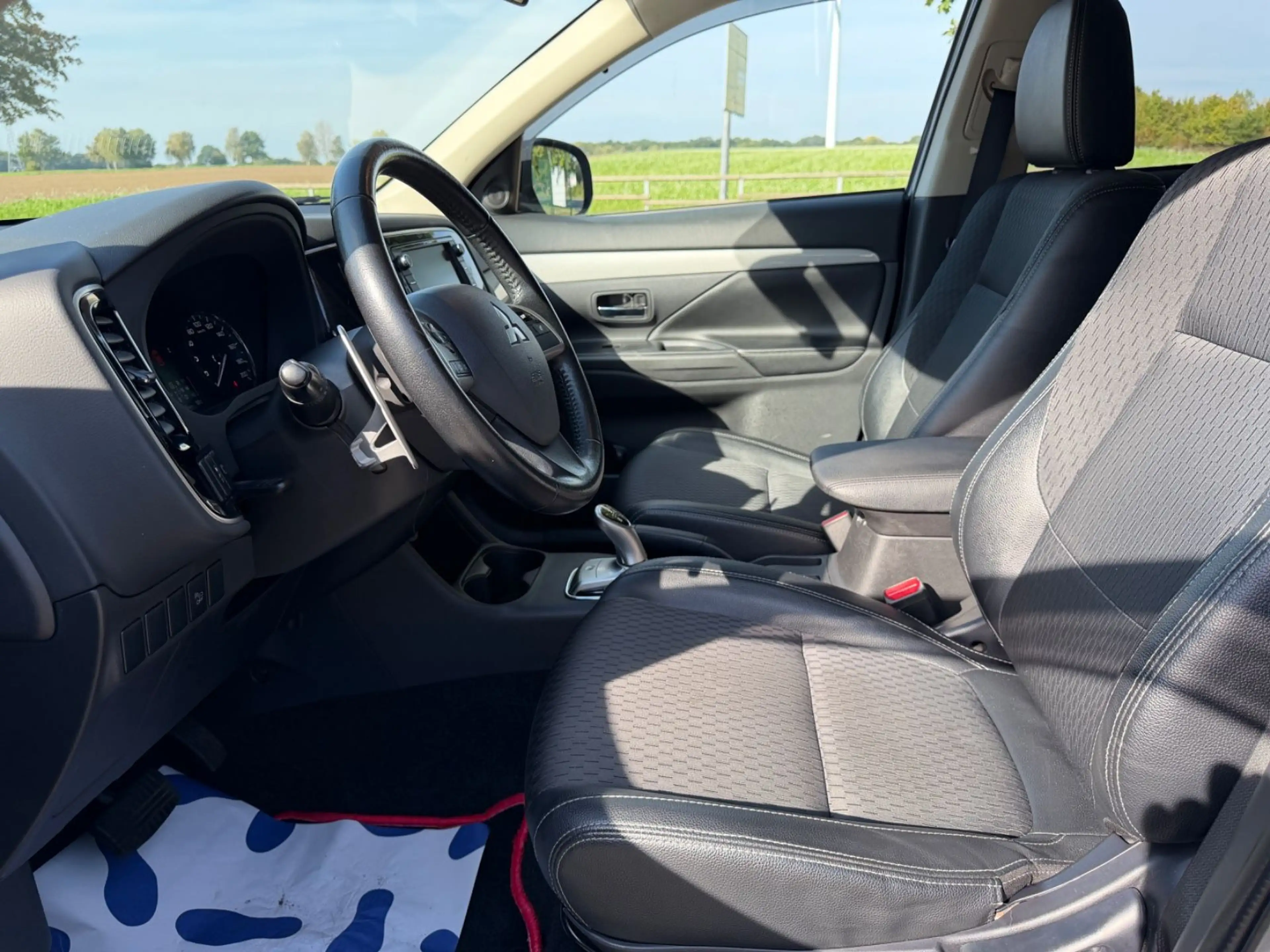 Mitsubishi Outlander PHEV Plus 4WD*SCHECKHEFT*TOP* — photo 11