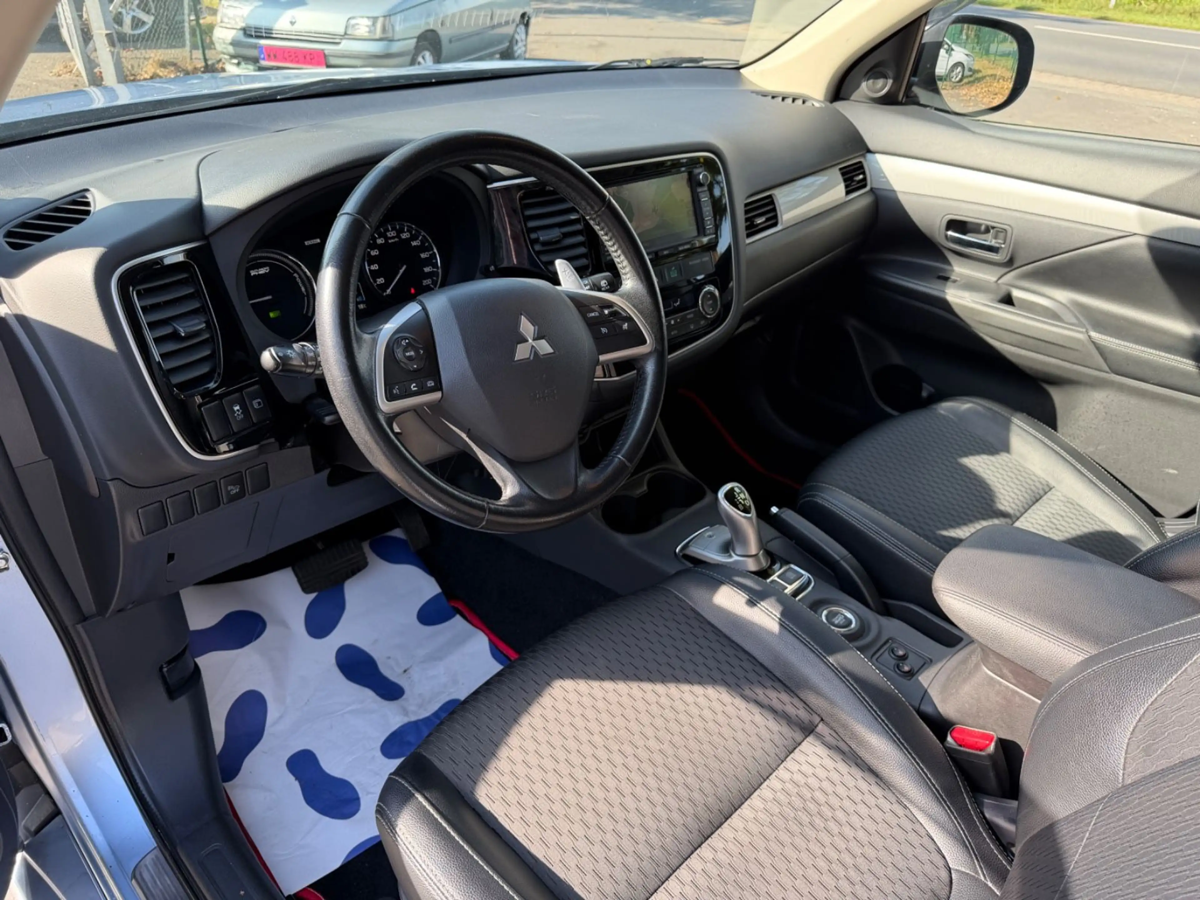 Mitsubishi Outlander PHEV Plus 4WD*SCHECKHEFT*TOP* — photo 10