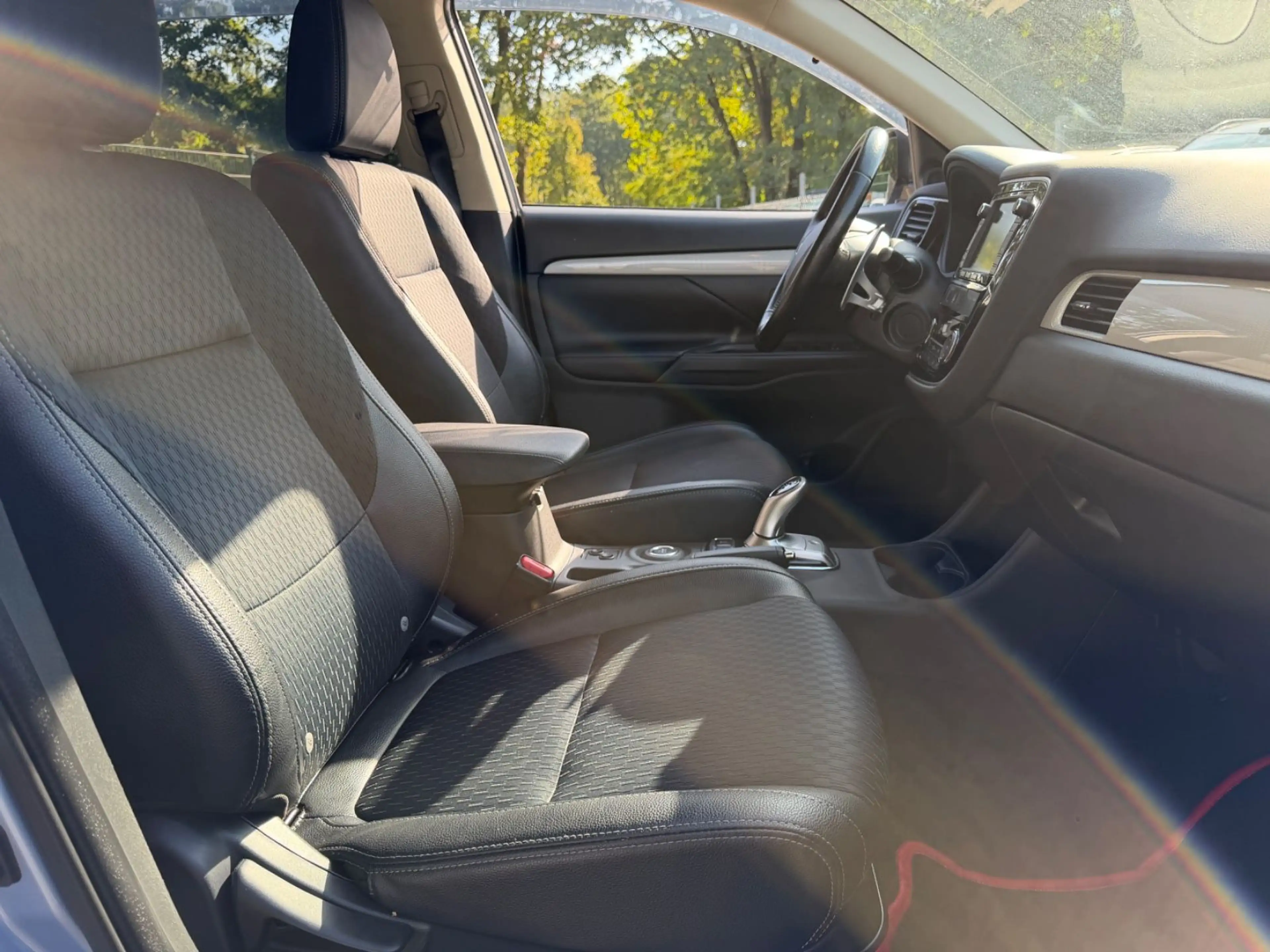 Mitsubishi Outlander PHEV Plus 4WD*SCHECKHEFT*TOP* — photo 12