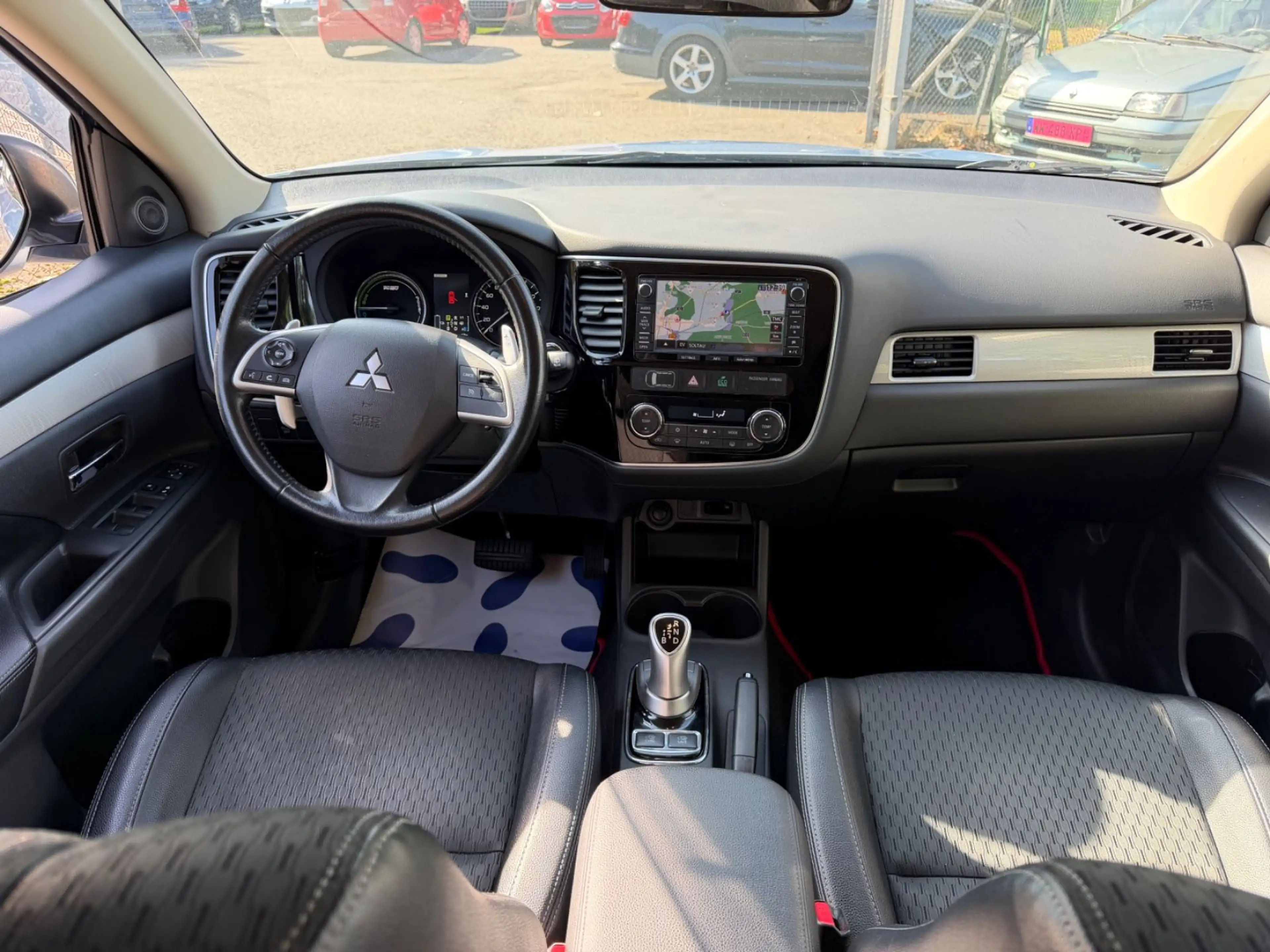 Mitsubishi Outlander PHEV Plus 4WD*SCHECKHEFT*TOP* — photo 13