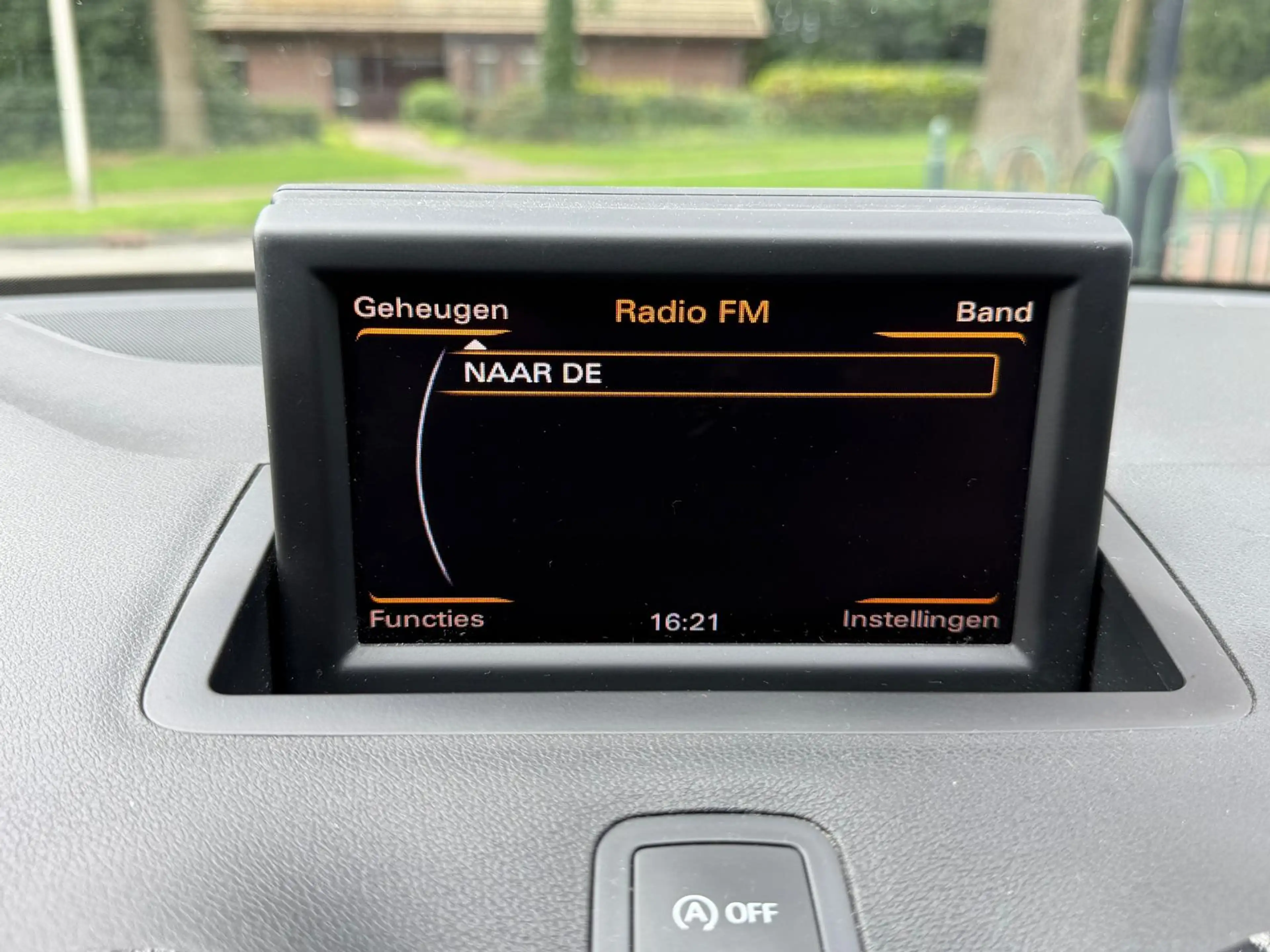 Audi A1 1.2 TFSI Pro Line S — photo 27
