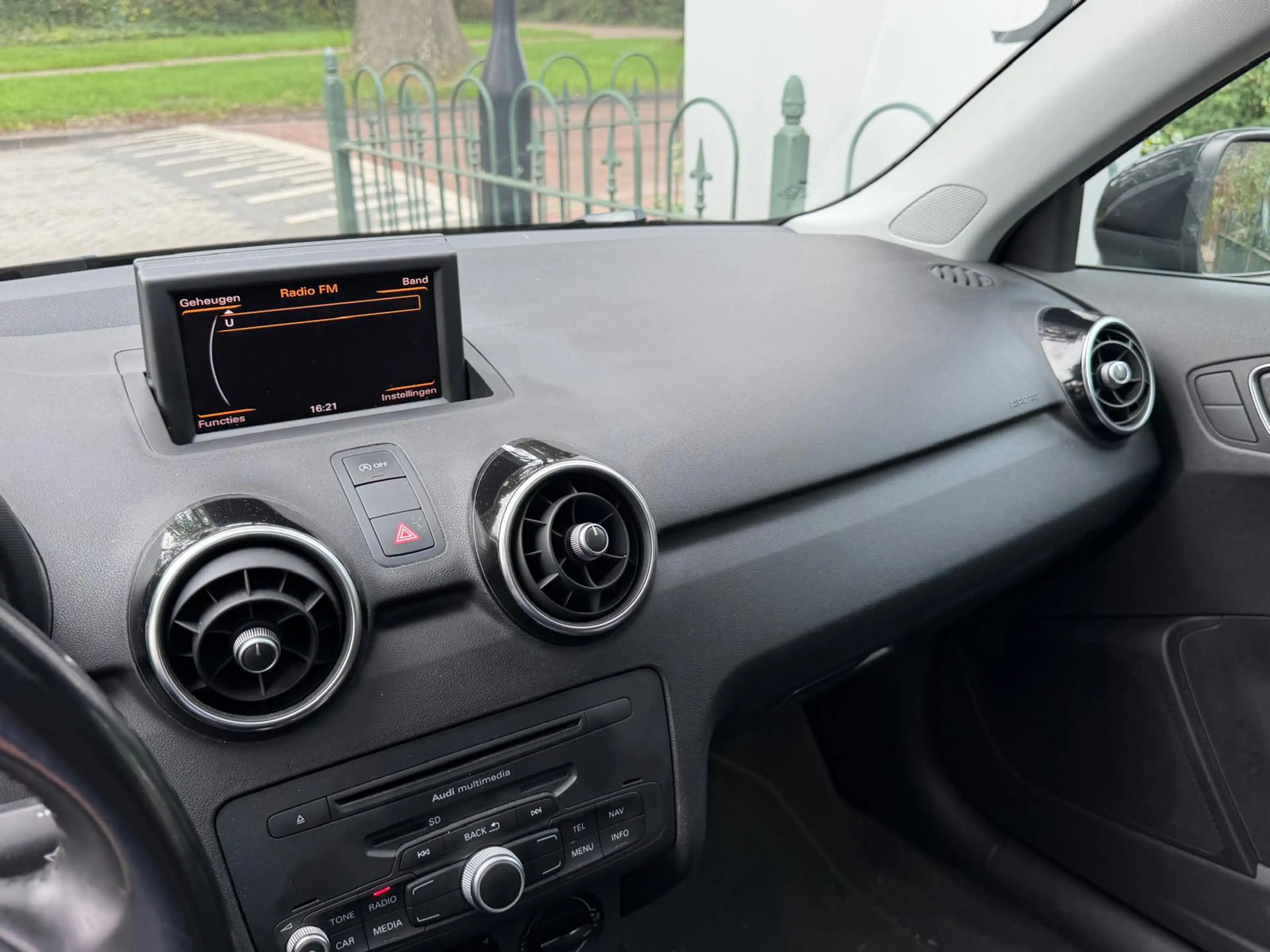 Audi A1 1.2 TFSI Pro Line S — photo 26